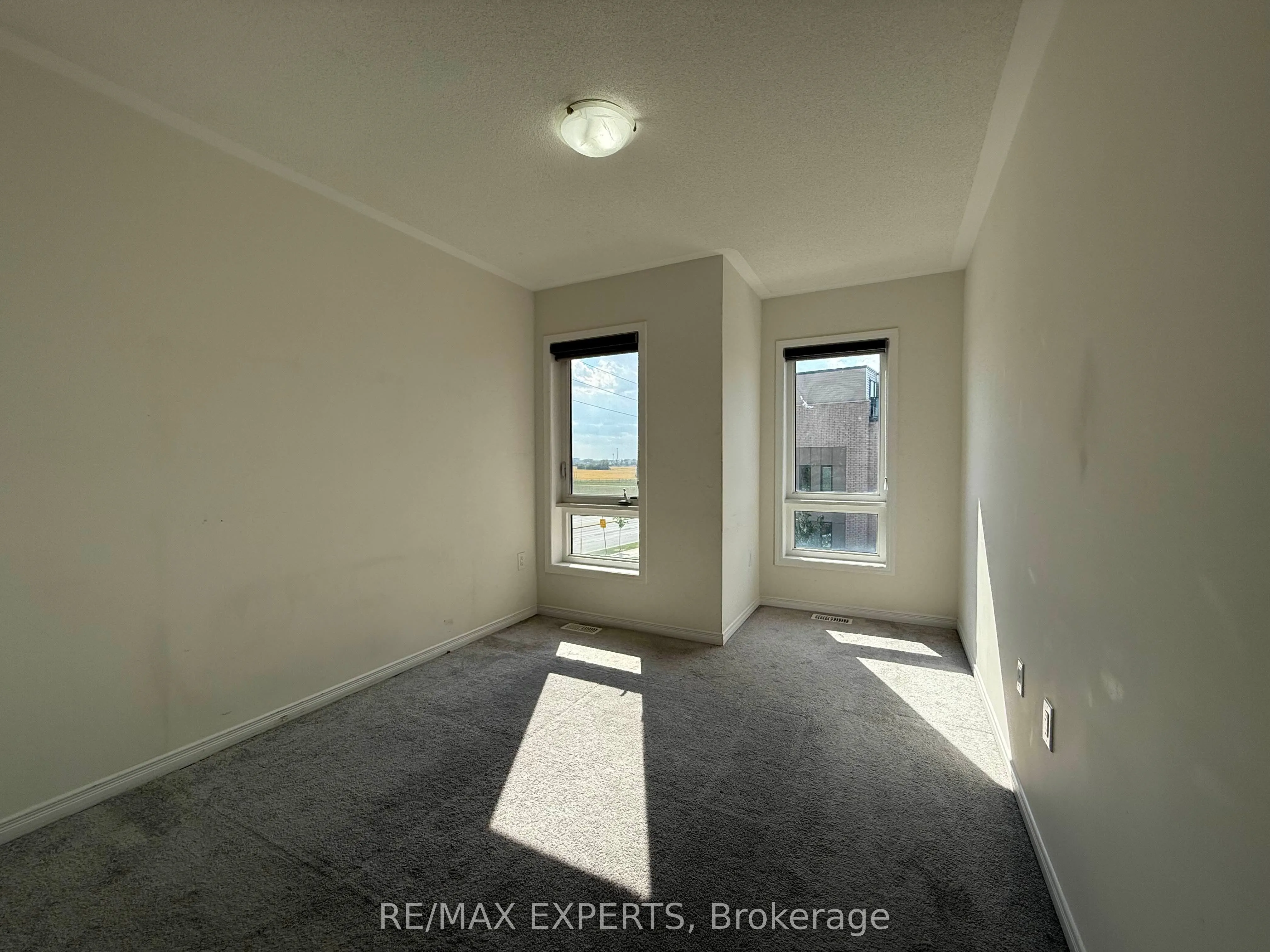 5 Woodstream Drive