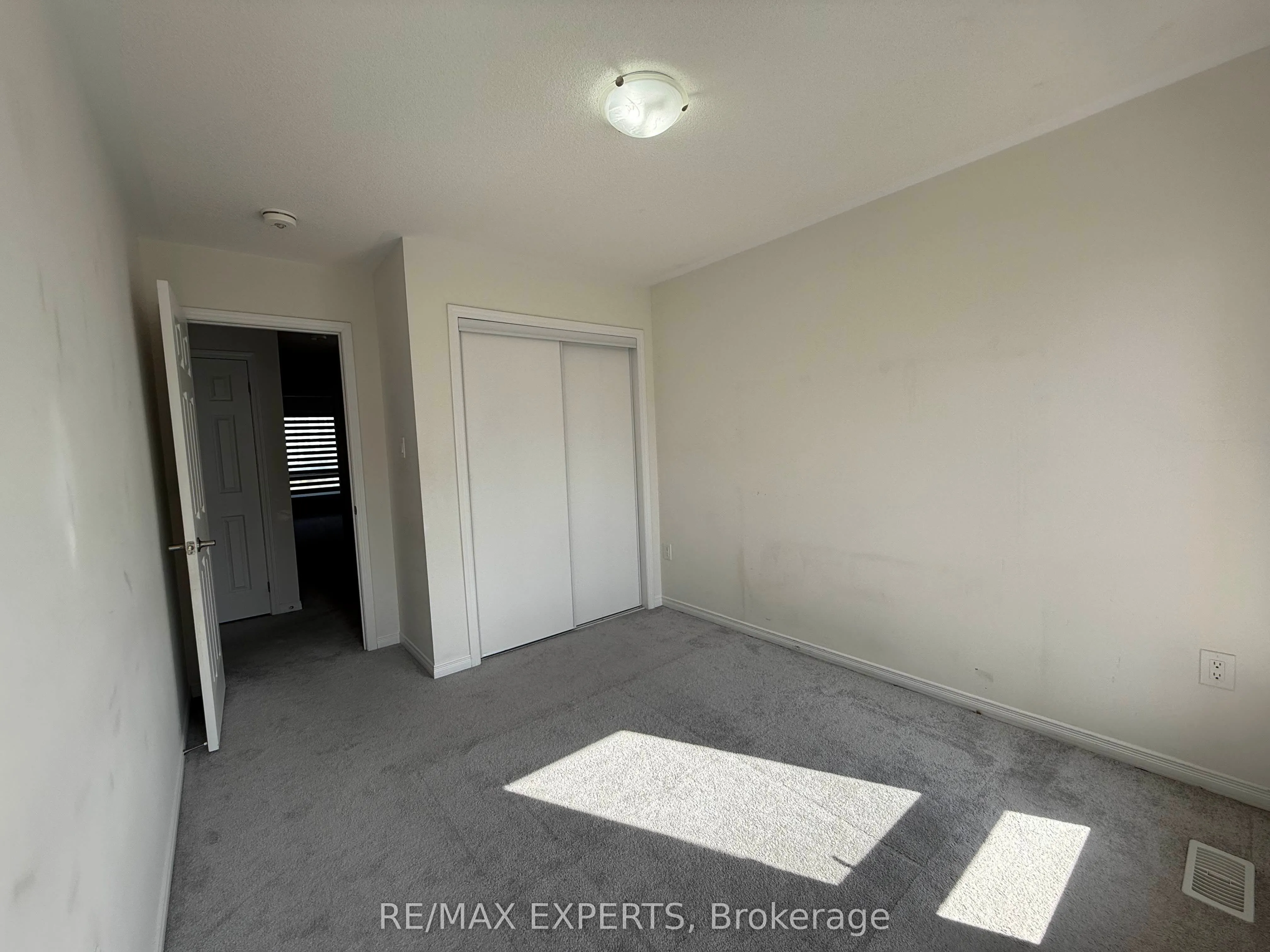 5 Woodstream Drive