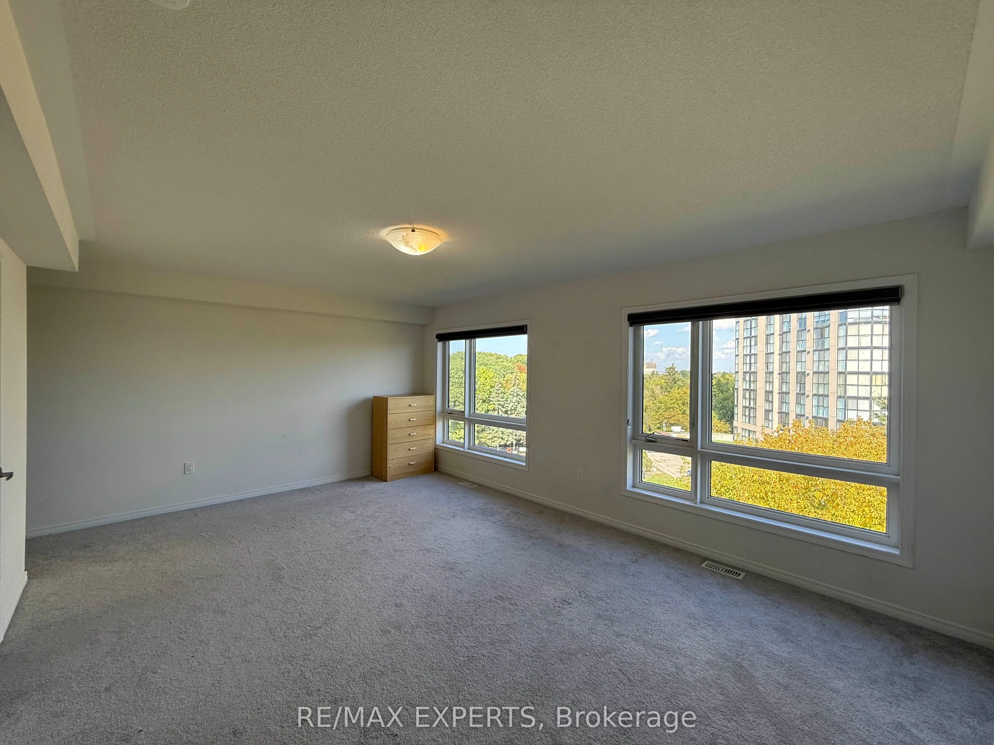 5 Woodstream Drive