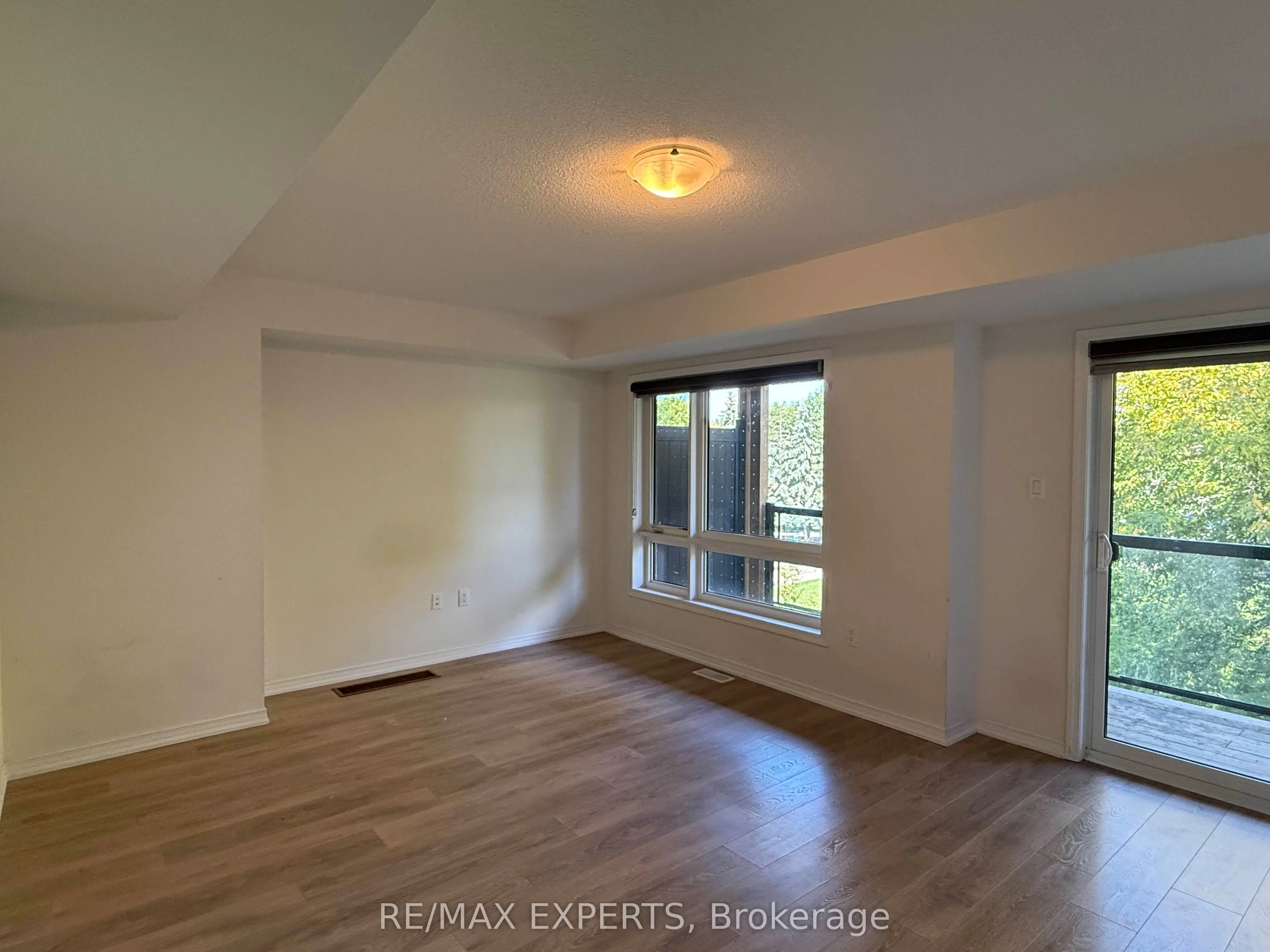 5 Woodstream Drive