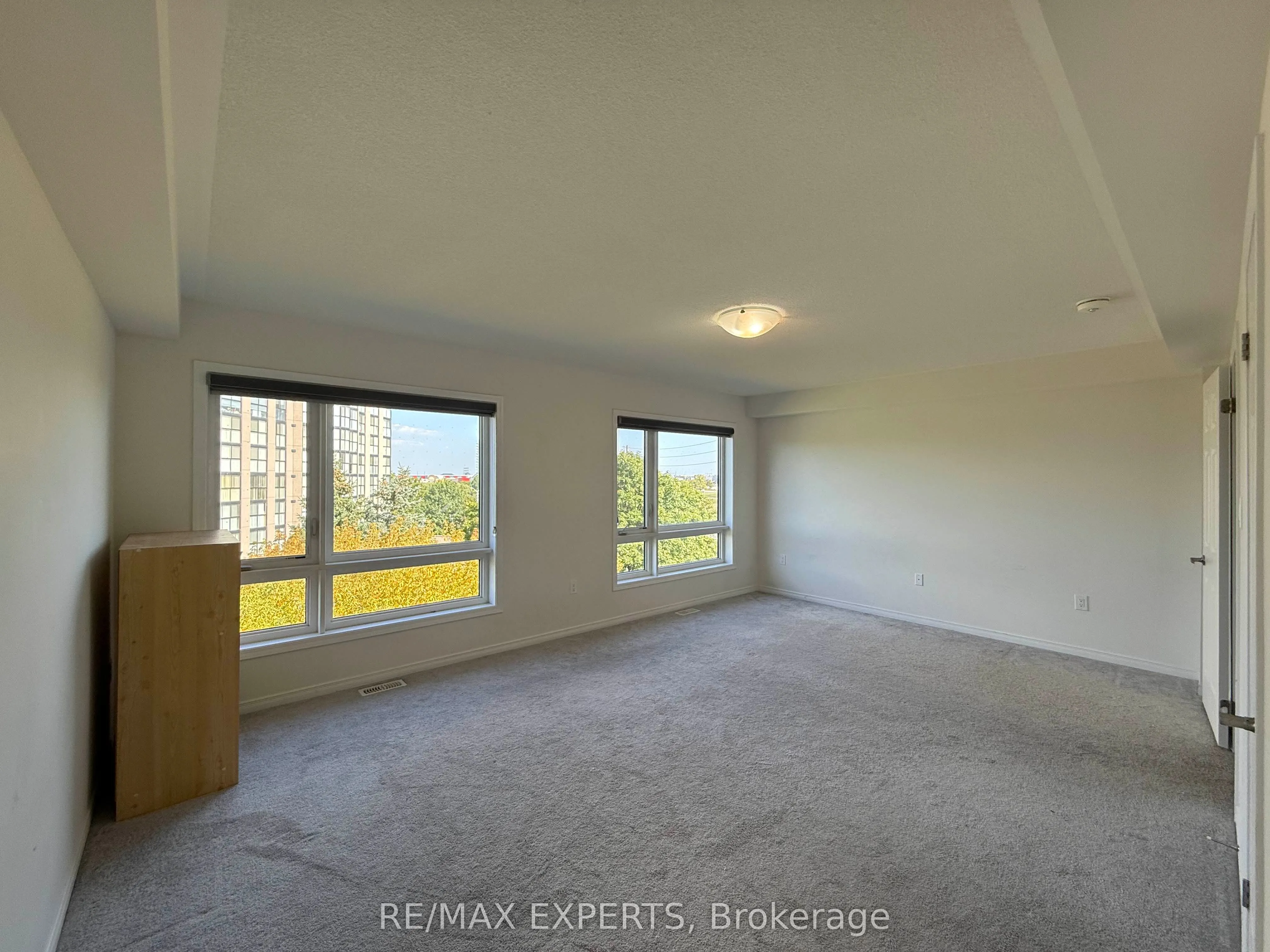 5 Woodstream Drive