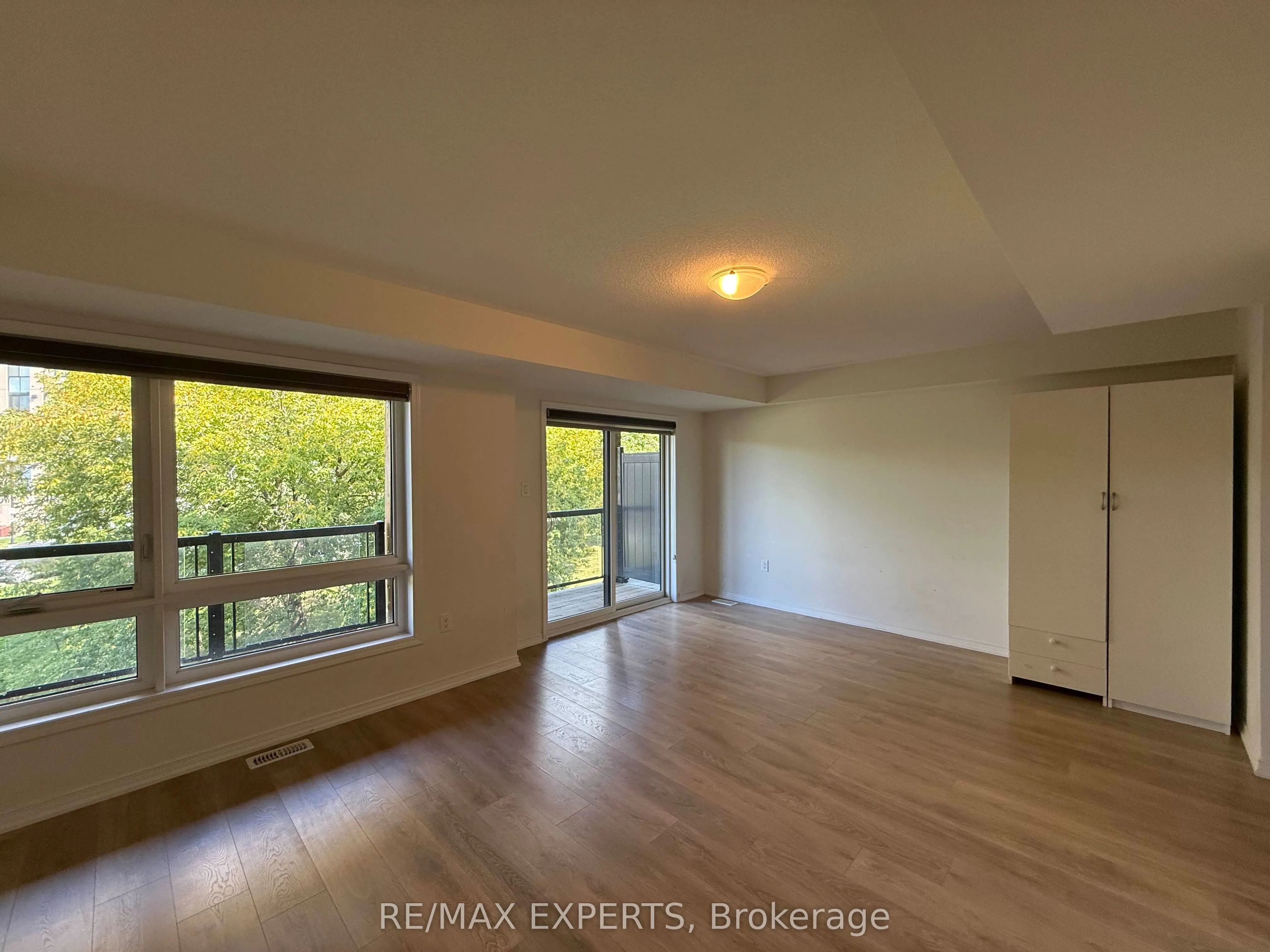 5 Woodstream Drive