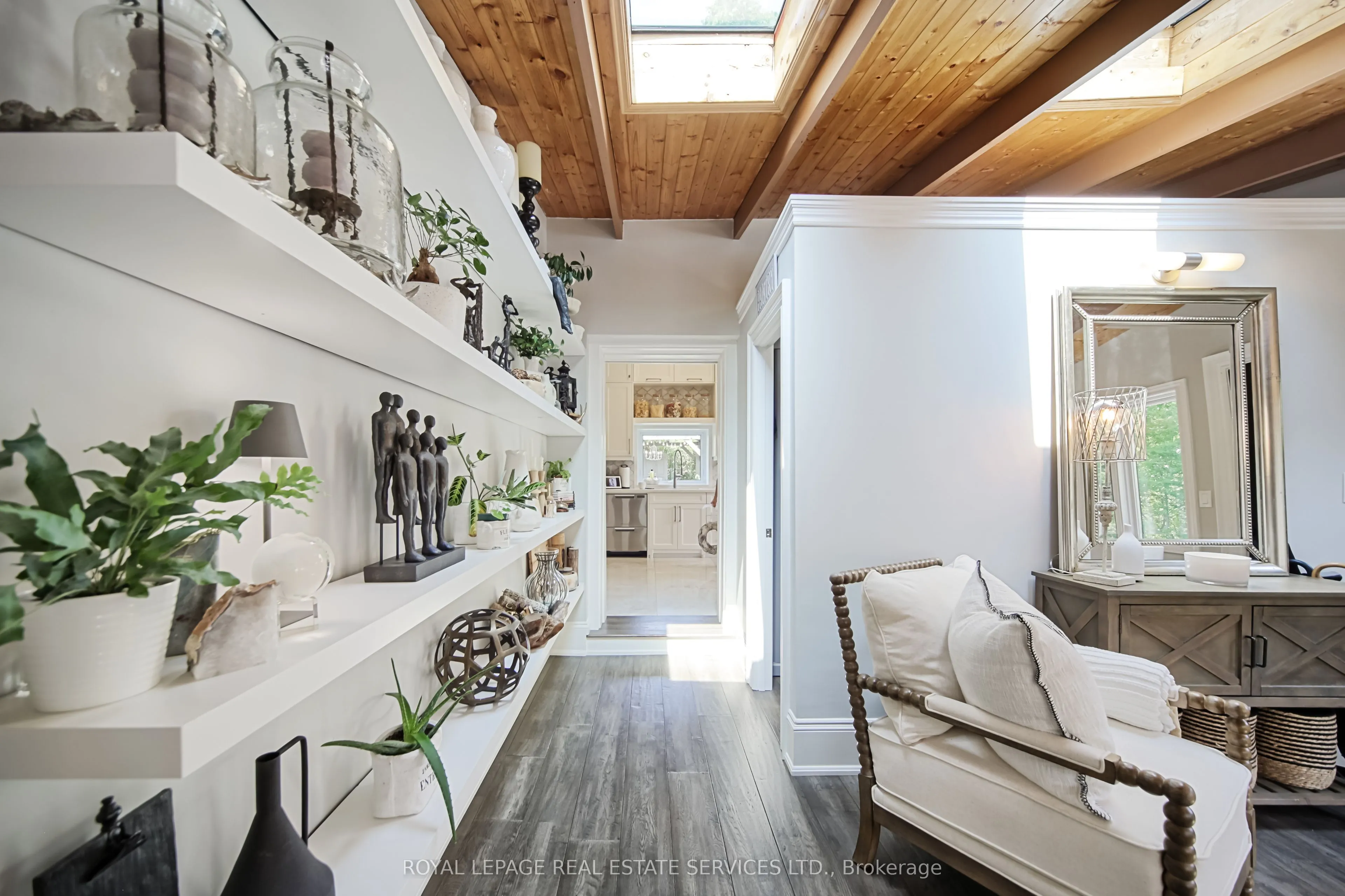11 Main Street S