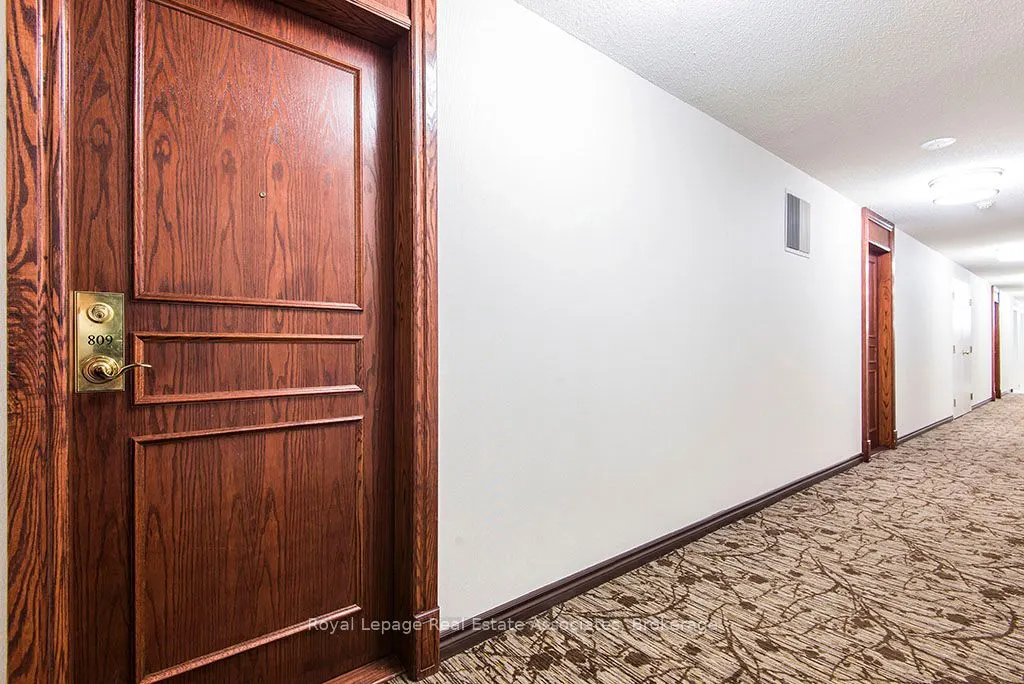2585 Erin Centre Boulevard, #809