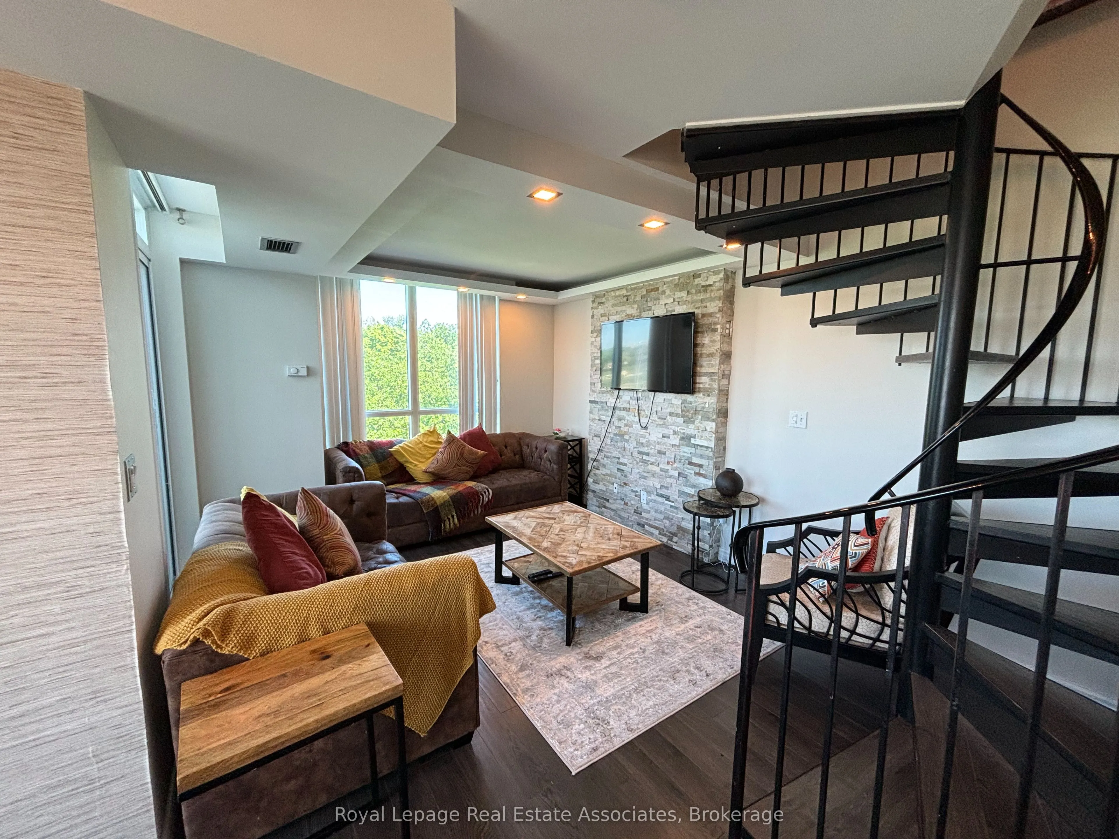 2585 Erin Centre Boulevard, #809