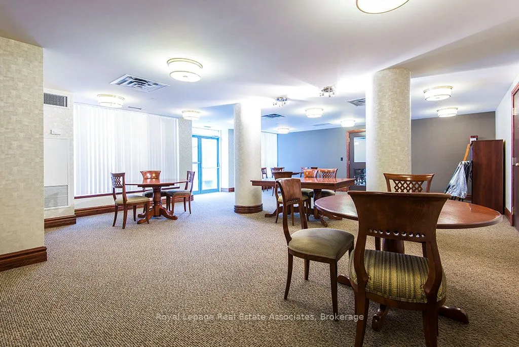 2585 Erin Centre Boulevard, #809