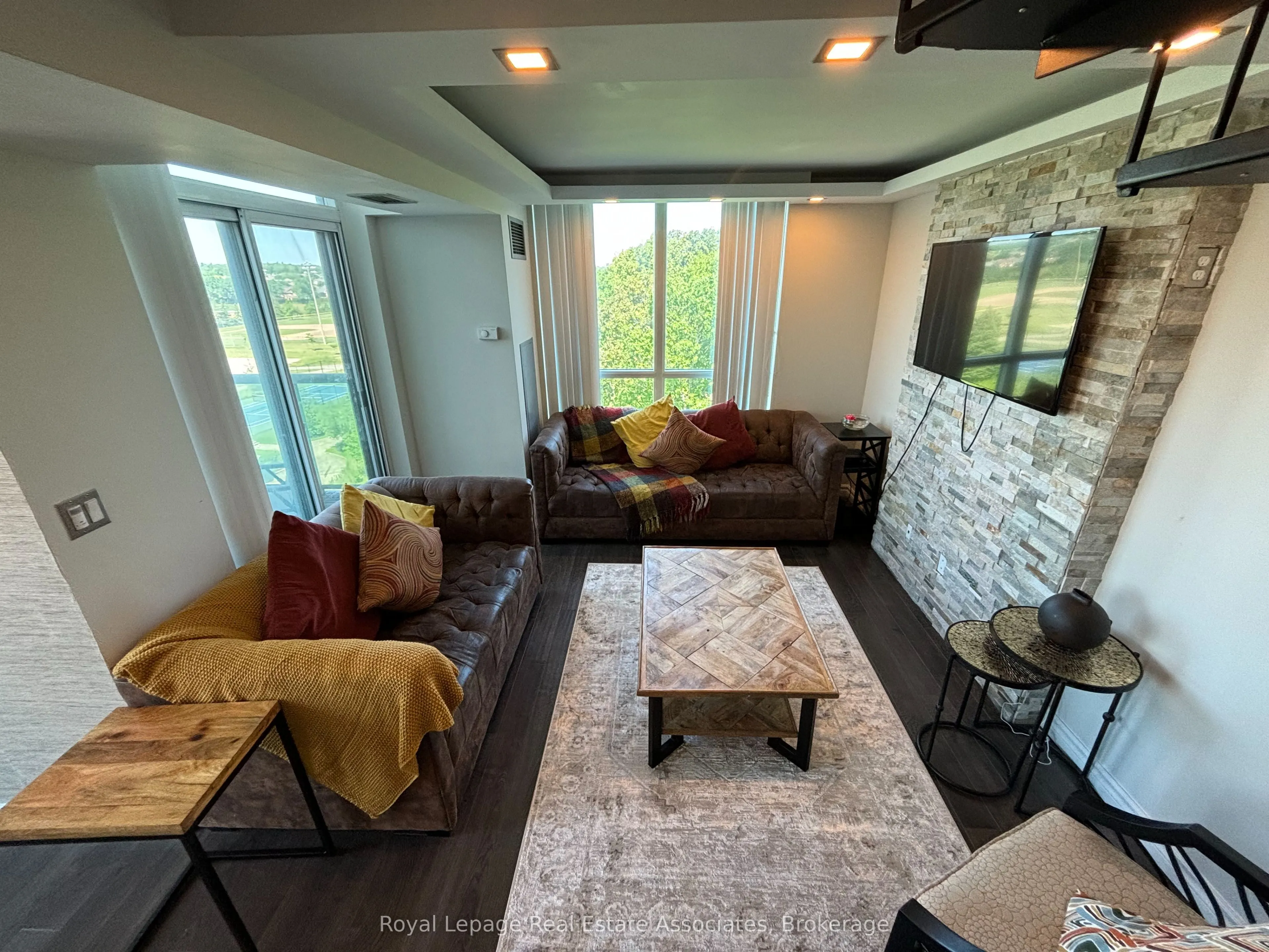 2585 Erin Centre Boulevard, #809