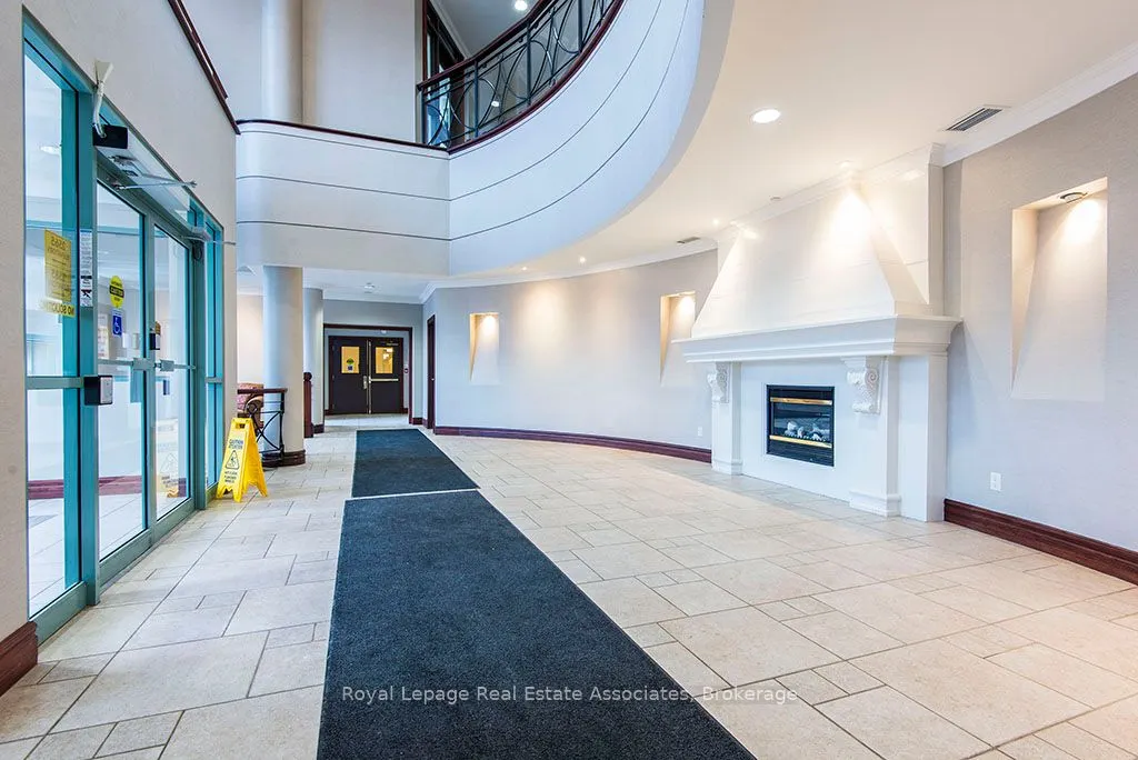 2585 Erin Centre Boulevard, #809