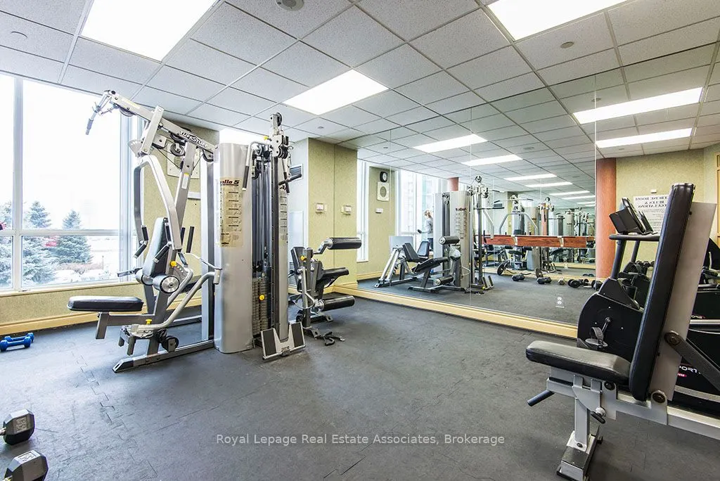 2585 Erin Centre Boulevard, #809