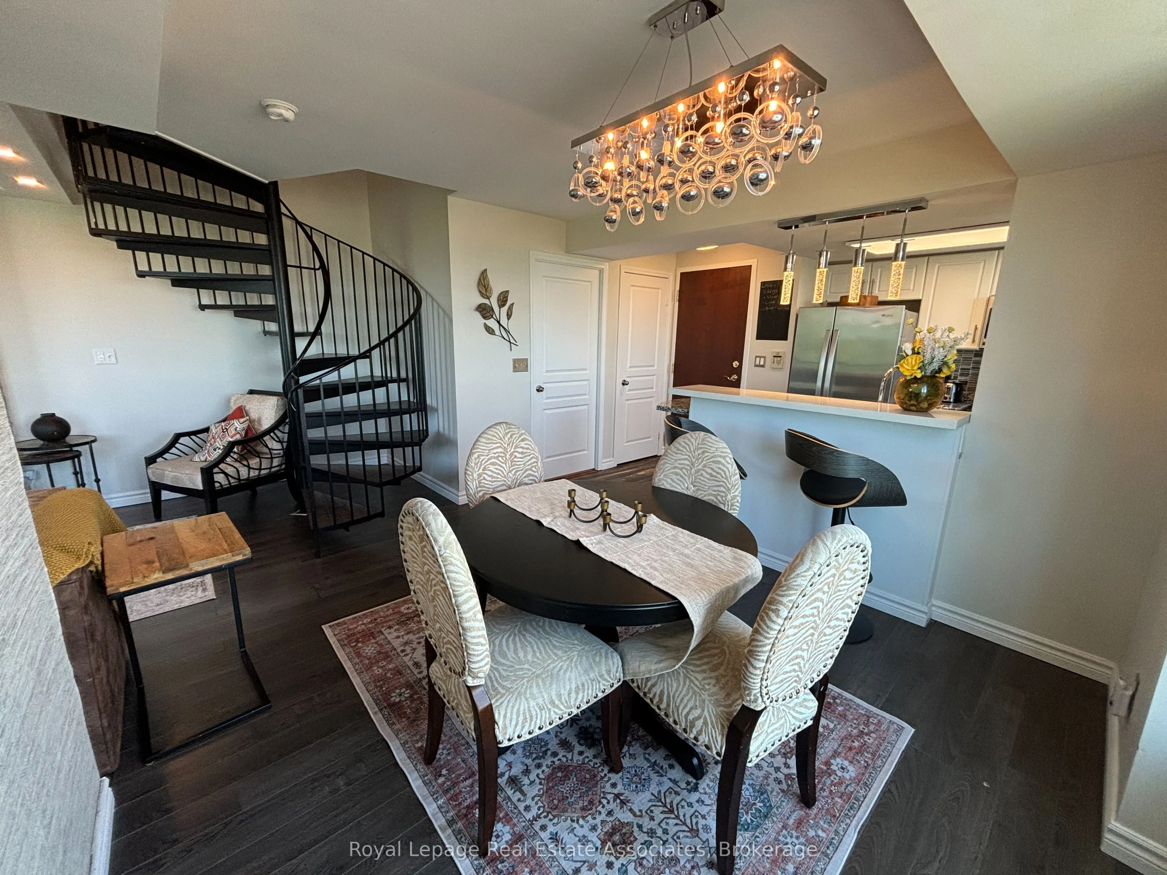 2585 Erin Centre Boulevard, #809
