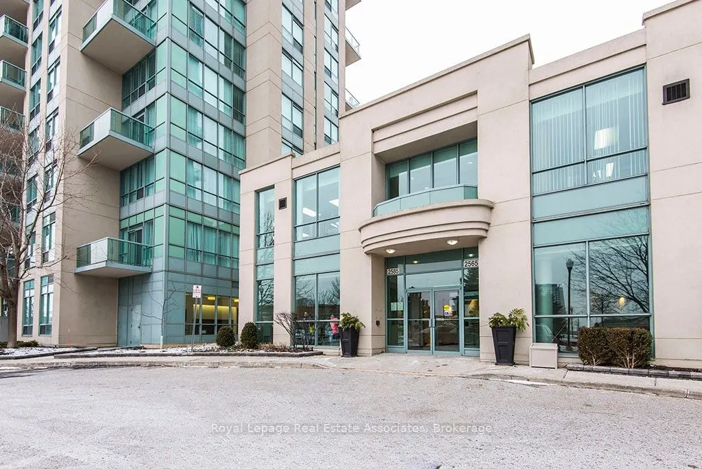 2585 Erin Centre Boulevard, #809