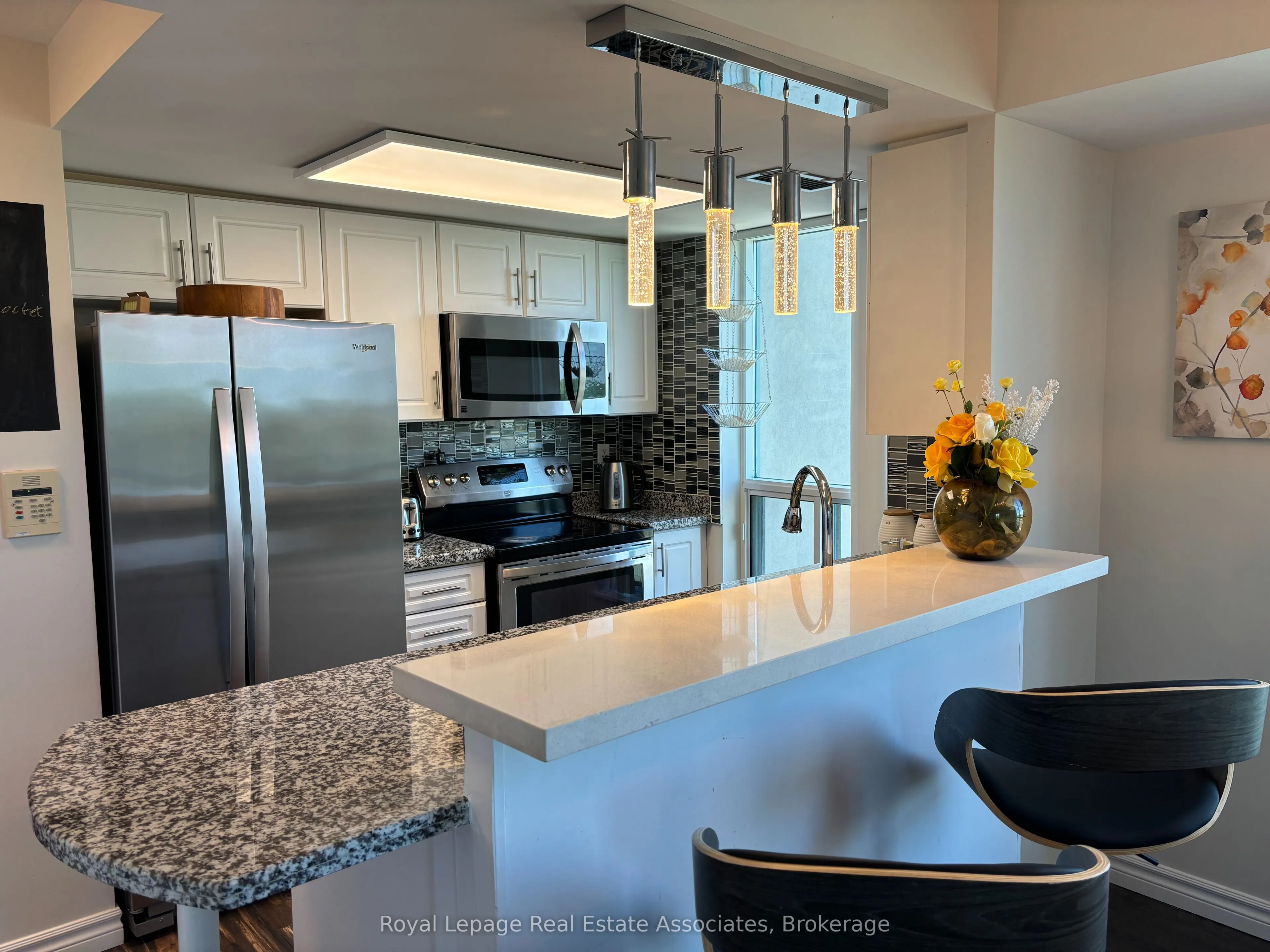 2585 Erin Centre Boulevard, #809