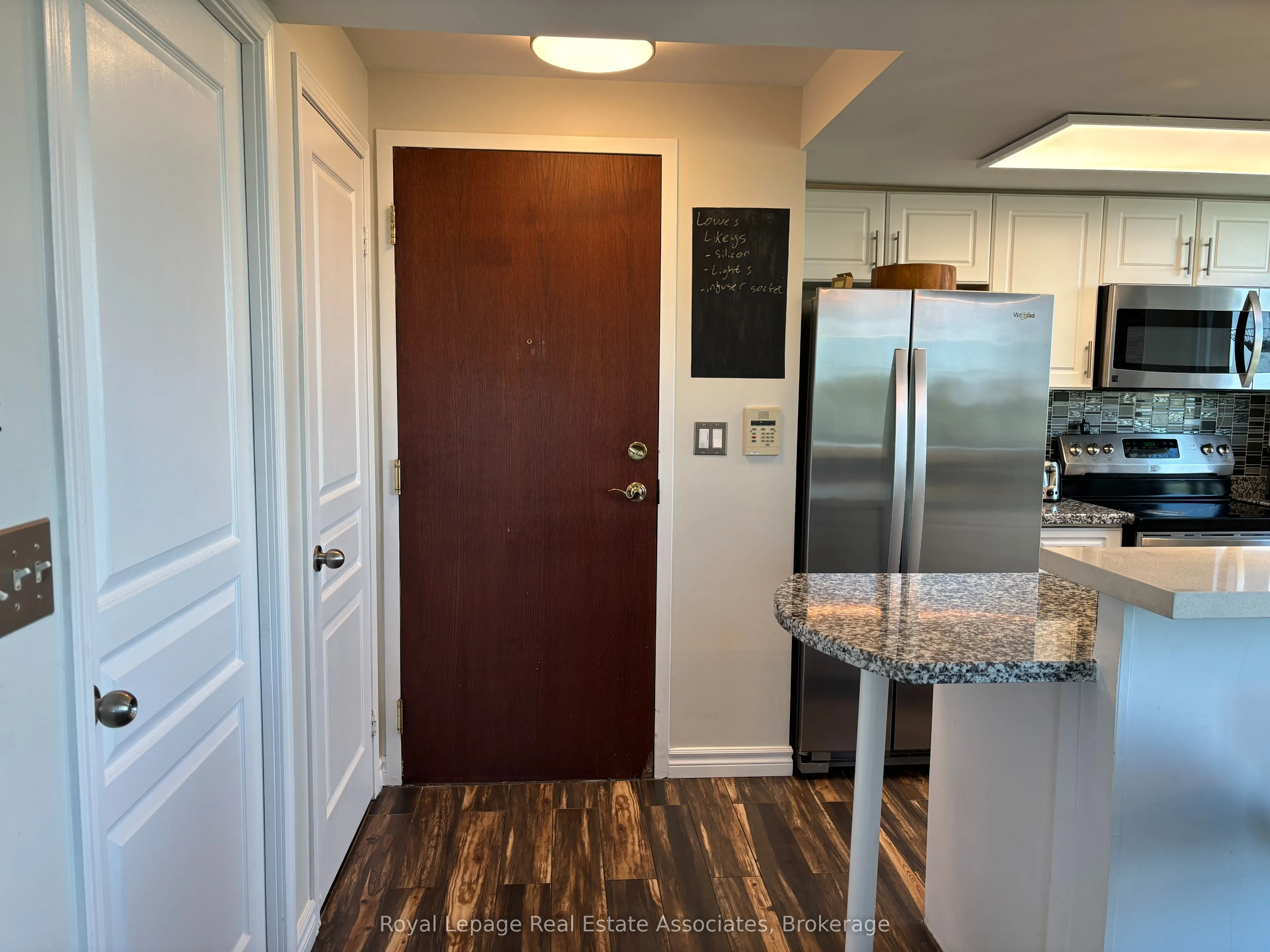 2585 Erin Centre Boulevard, #809