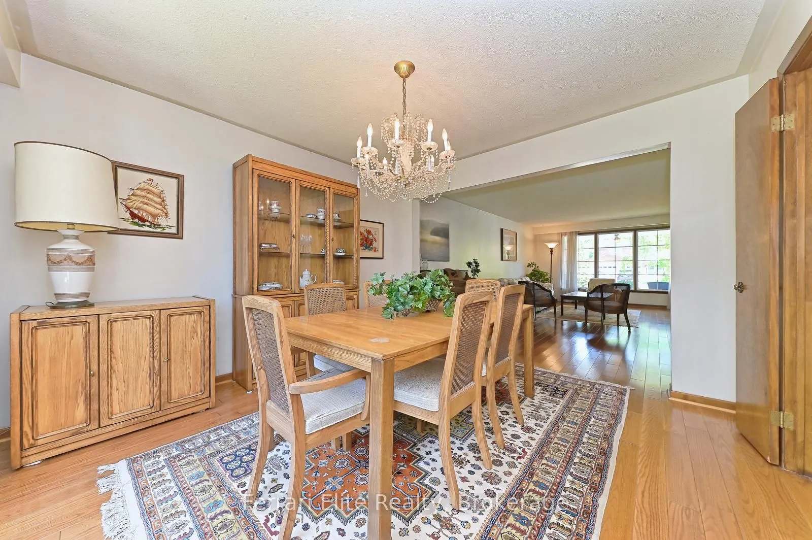 2406 Ravensthorpe Crescent