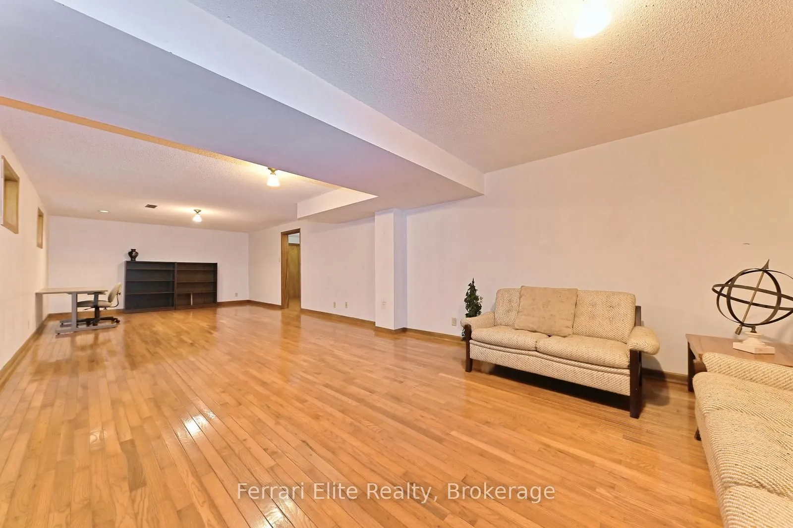 2406 Ravensthorpe Crescent