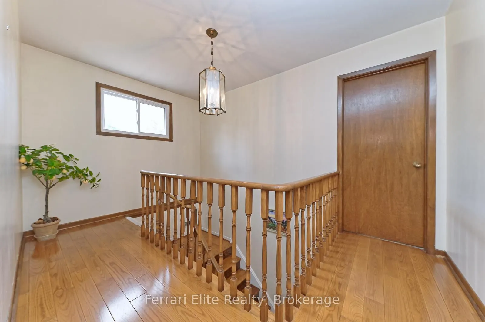 2406 Ravensthorpe Crescent