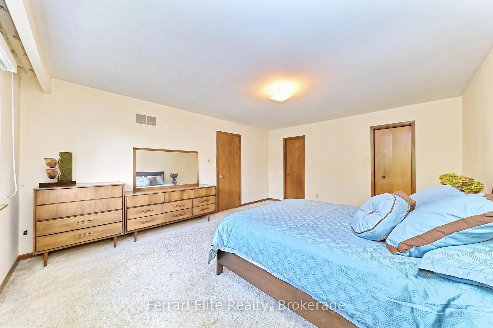 2406 Ravensthorpe Crescent