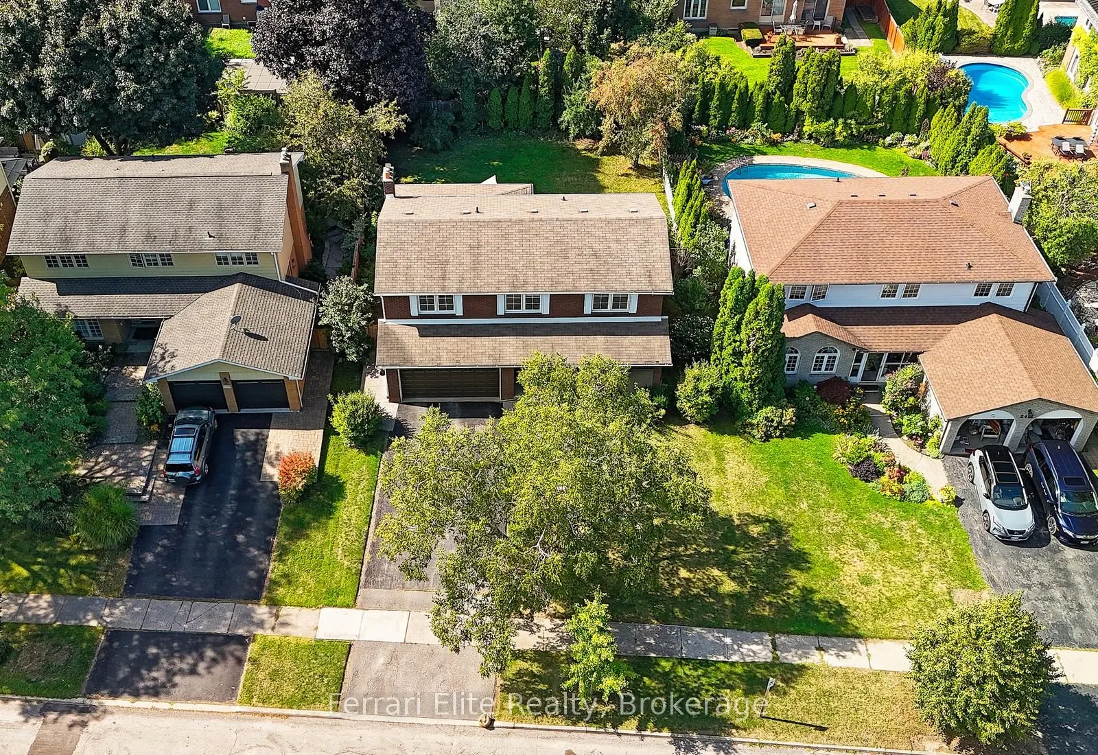 2406 Ravensthorpe Crescent