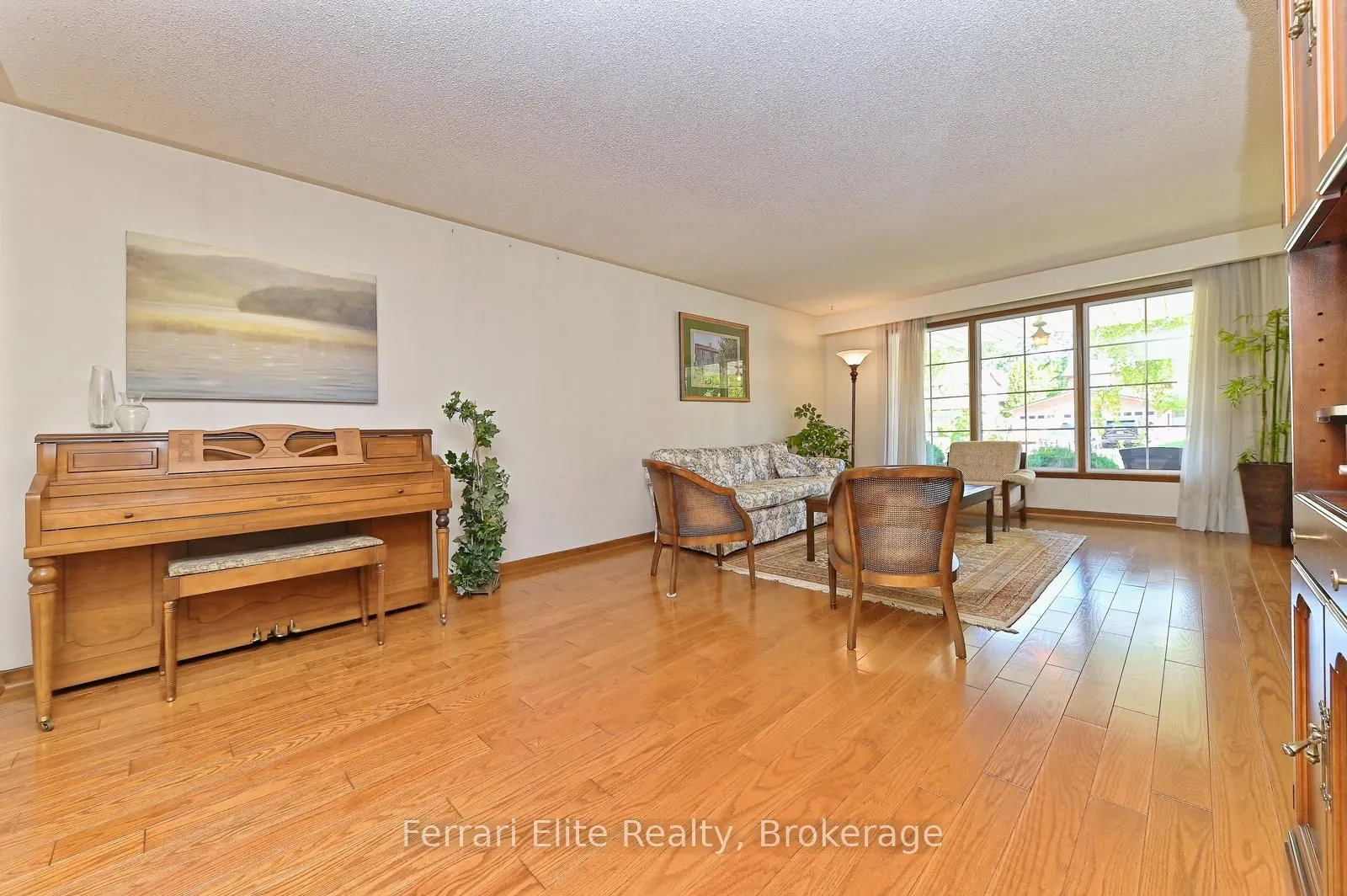 2406 Ravensthorpe Crescent