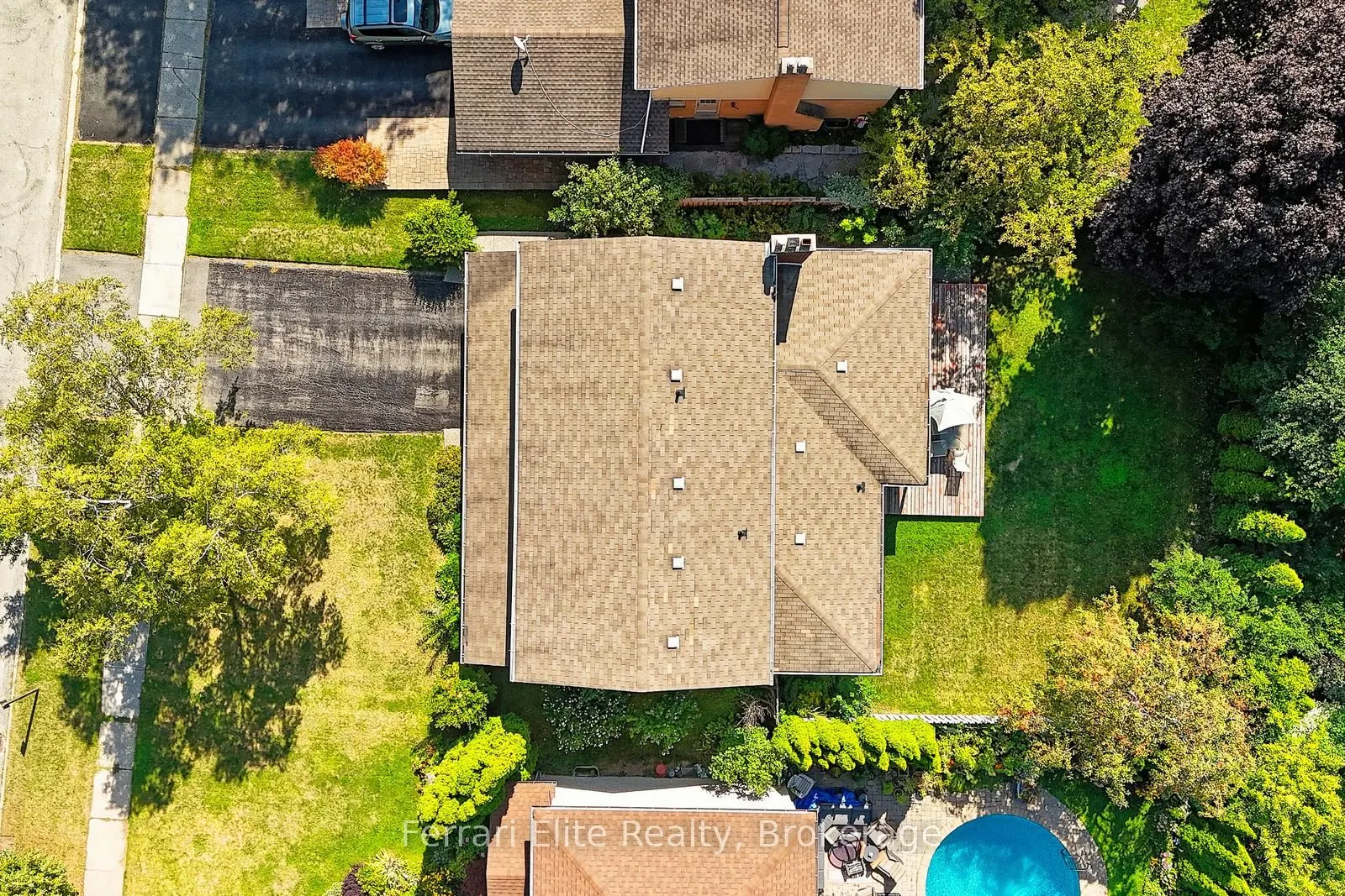 2406 Ravensthorpe Crescent