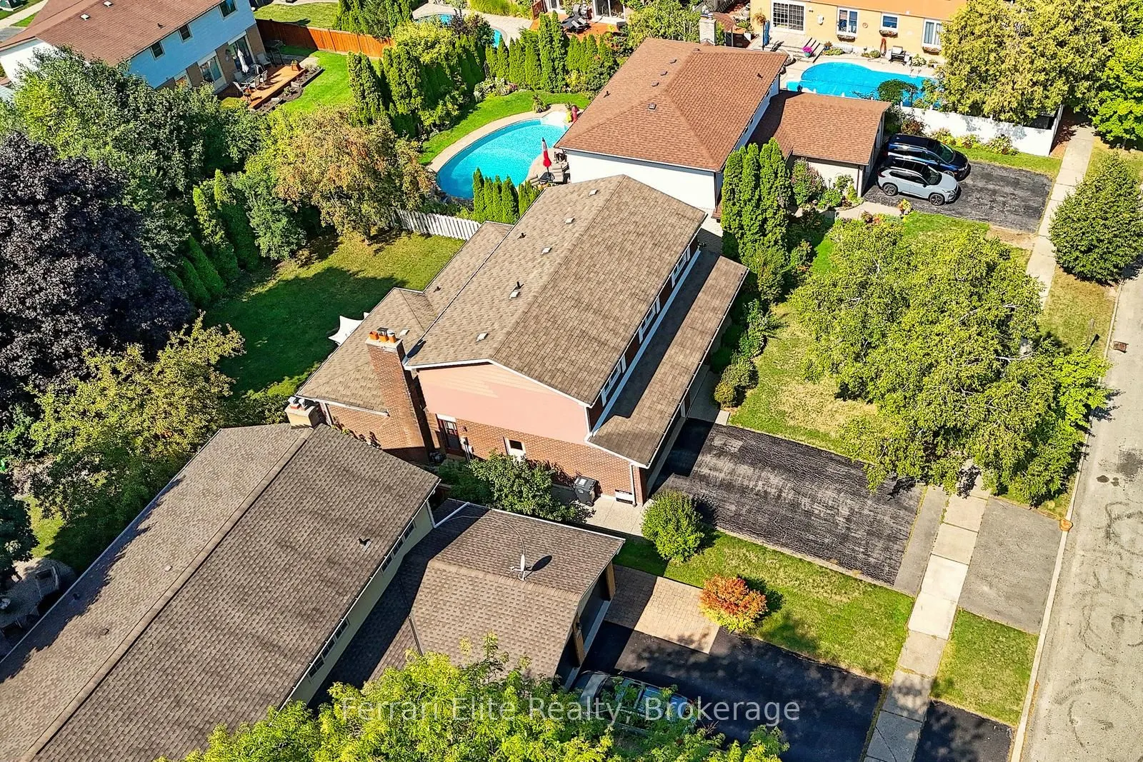 2406 Ravensthorpe Crescent