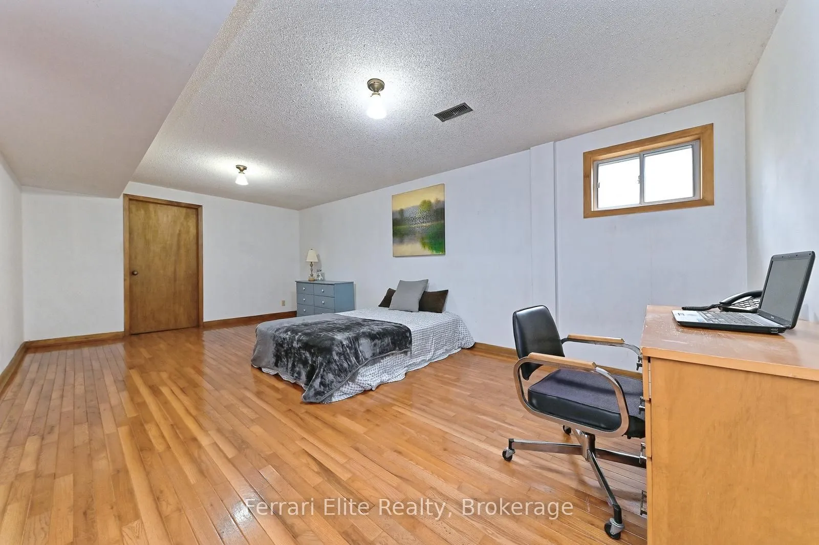 2406 Ravensthorpe Crescent