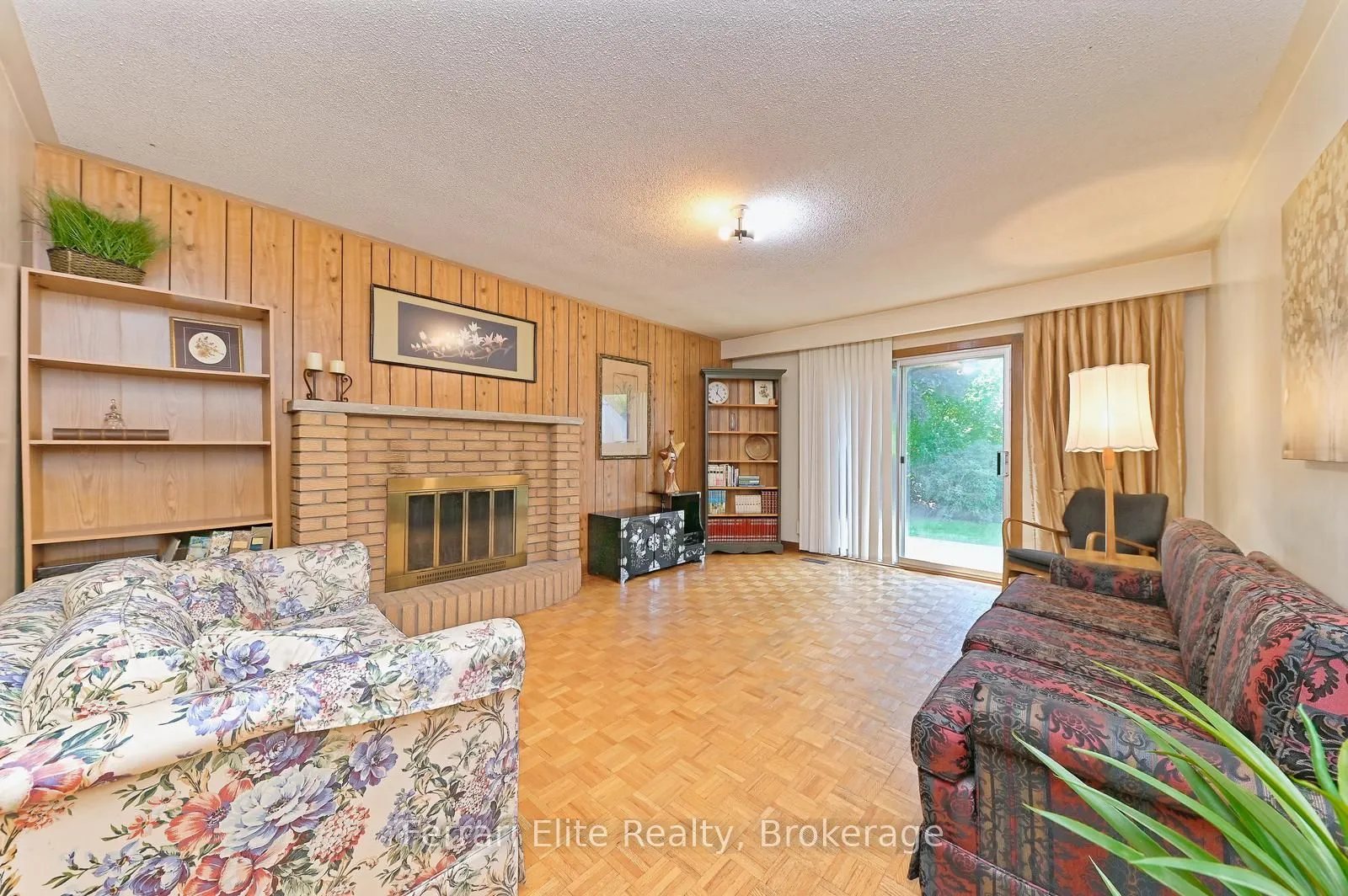 2406 Ravensthorpe Crescent