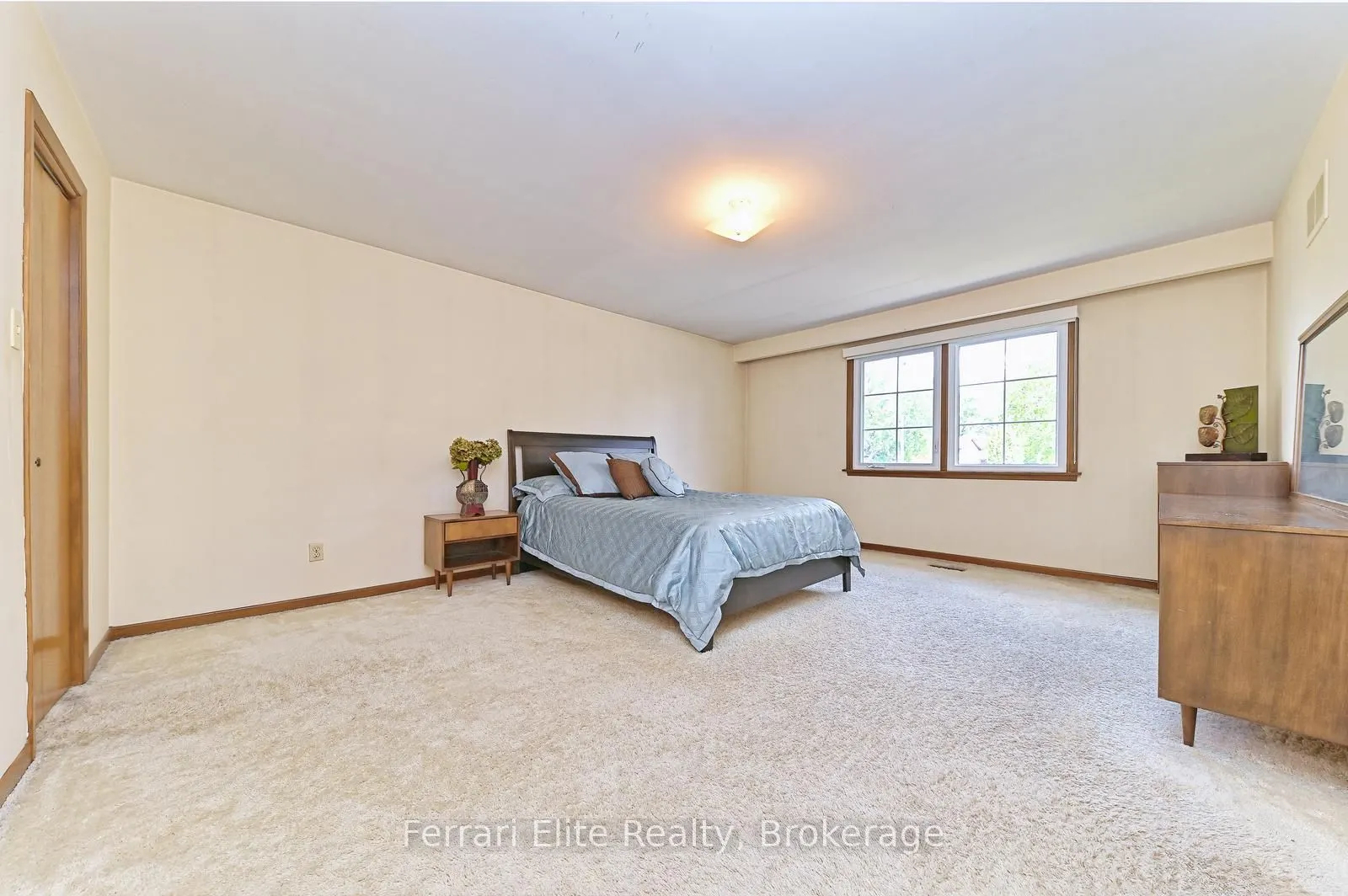 2406 Ravensthorpe Crescent