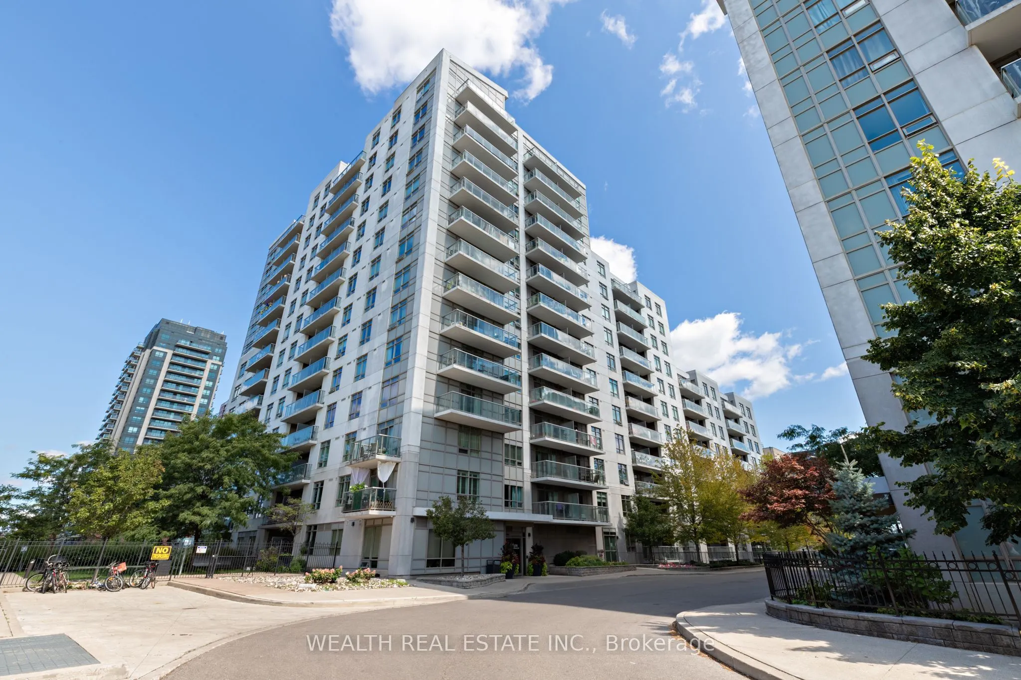 816 Lansdowne Avenue, #310