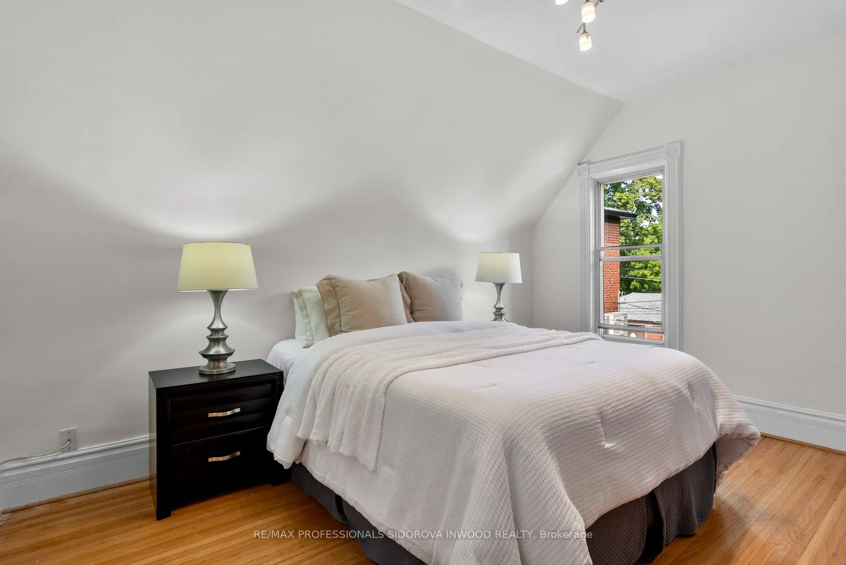 279 Evelyn Avenue