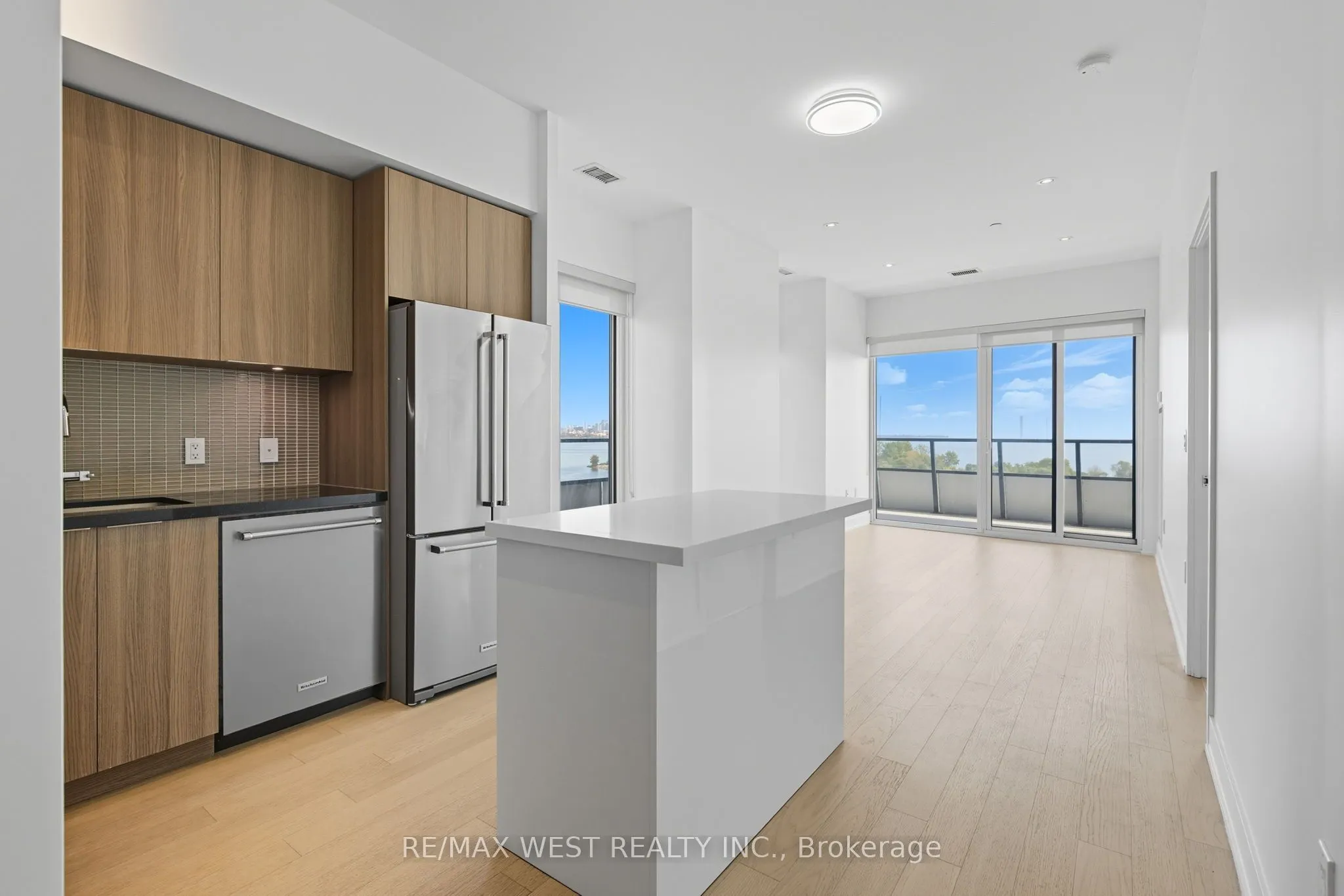 20 Shore Breeze Drive, #702