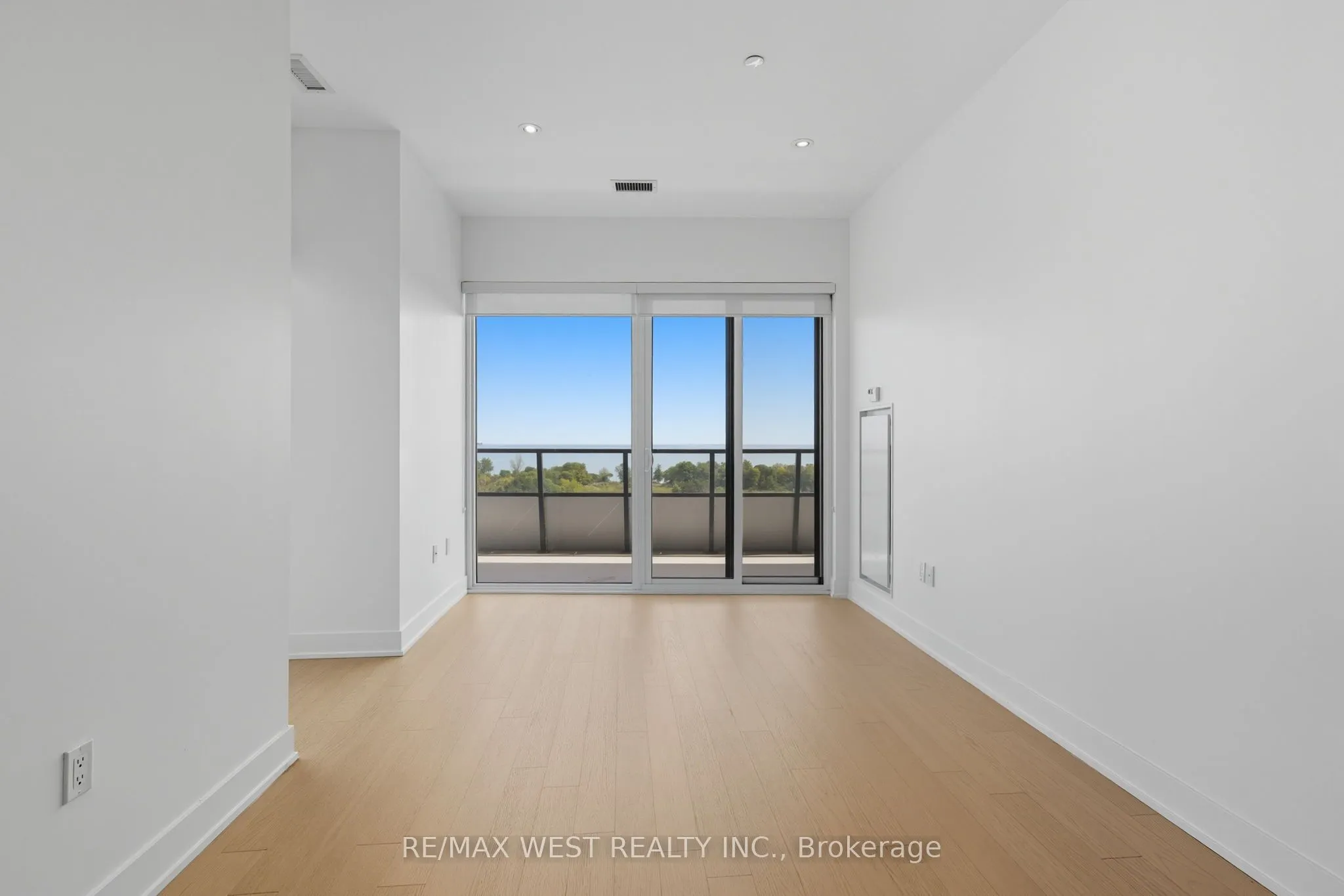 20 Shore Breeze Drive, #702