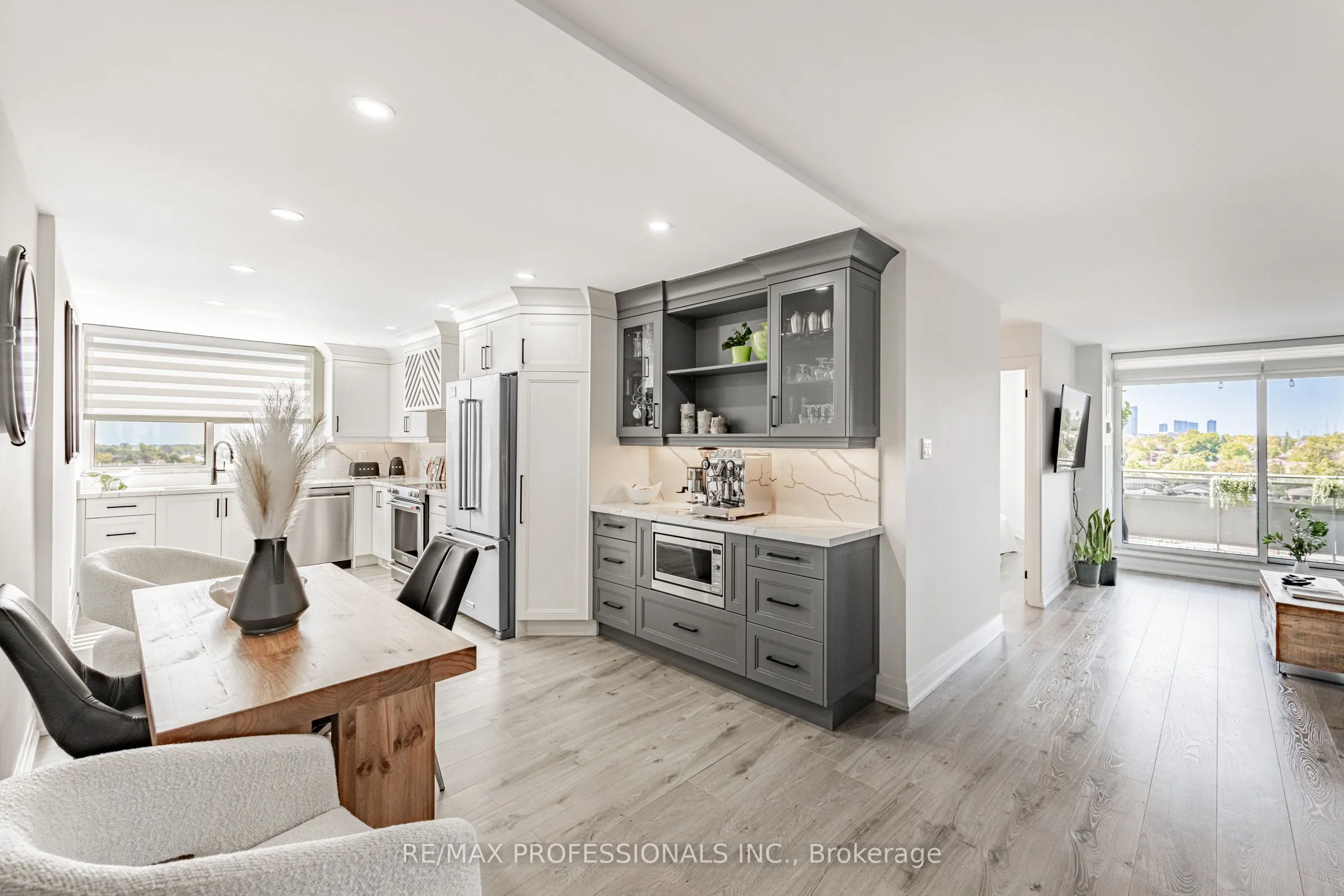 355 Rathburn Road E, #701