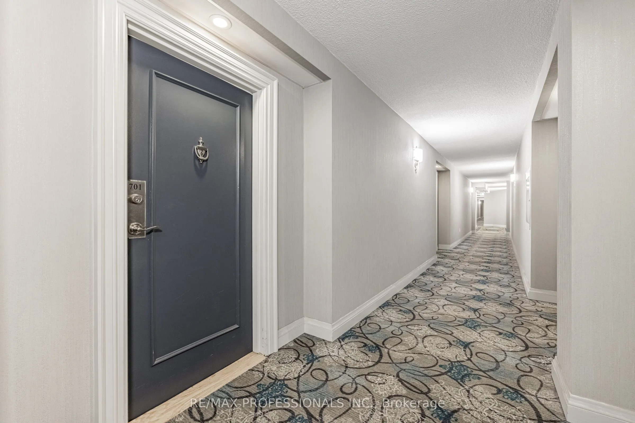 355 Rathburn Road E, #701