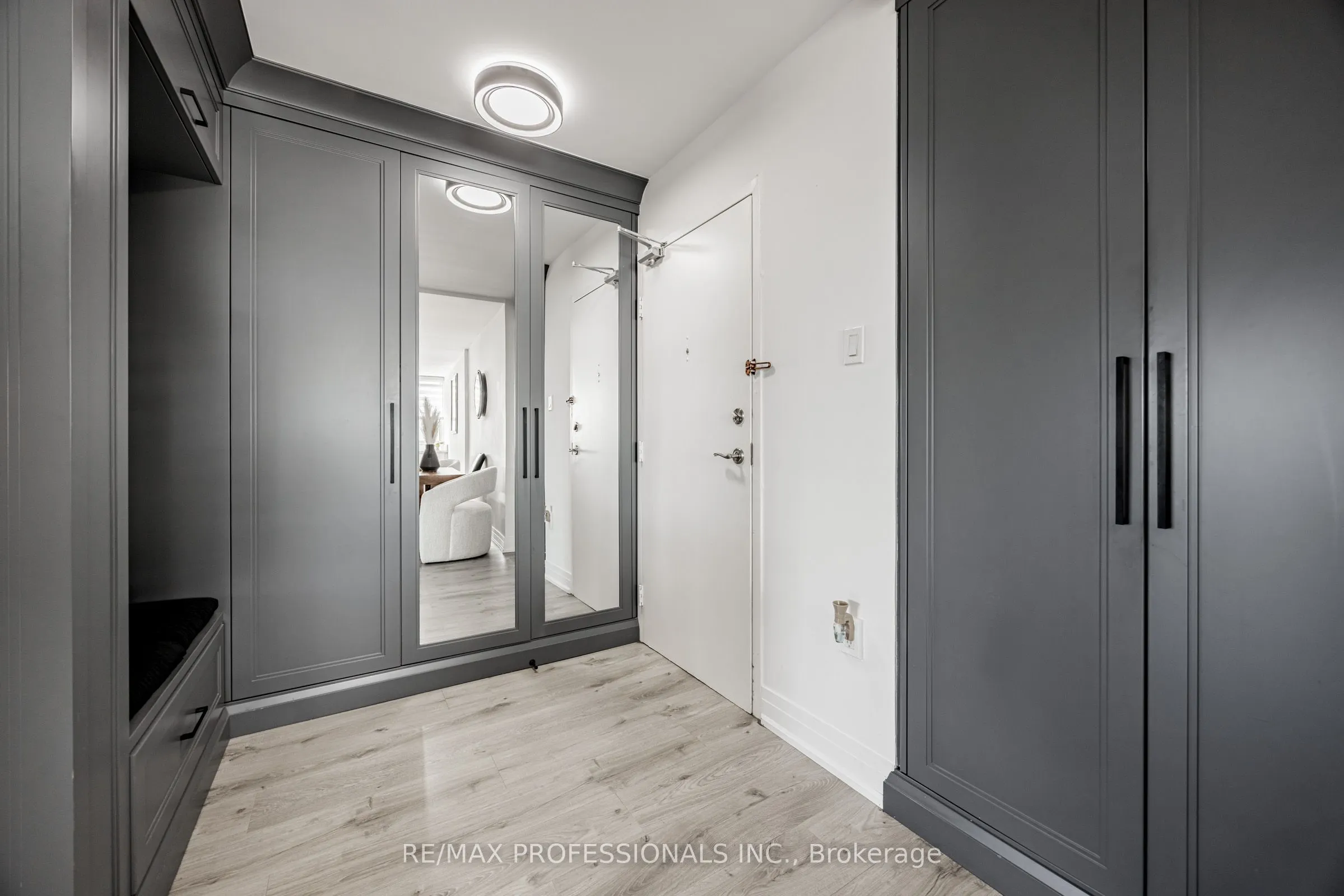 355 Rathburn Road E, #701