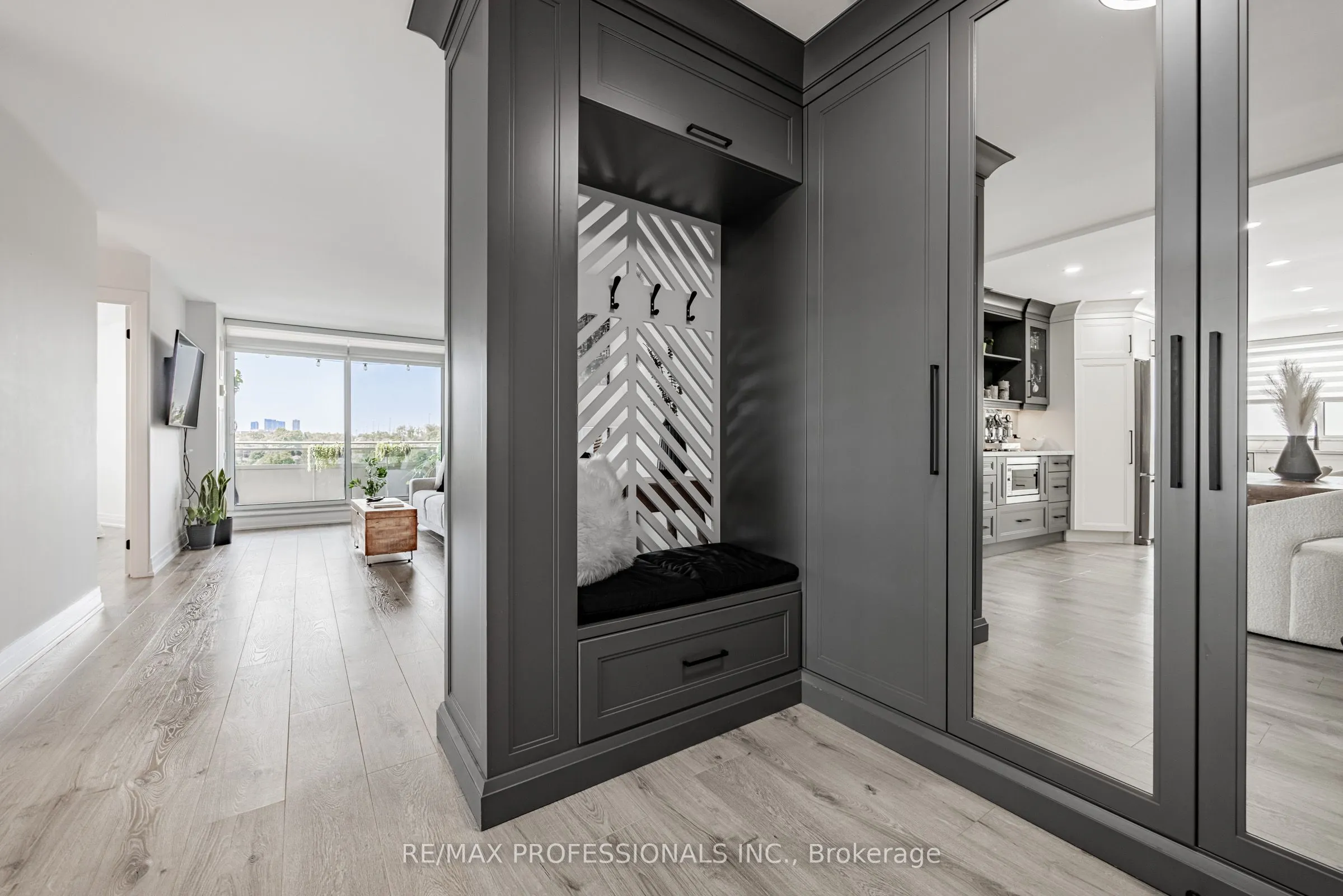 355 Rathburn Road E, #701