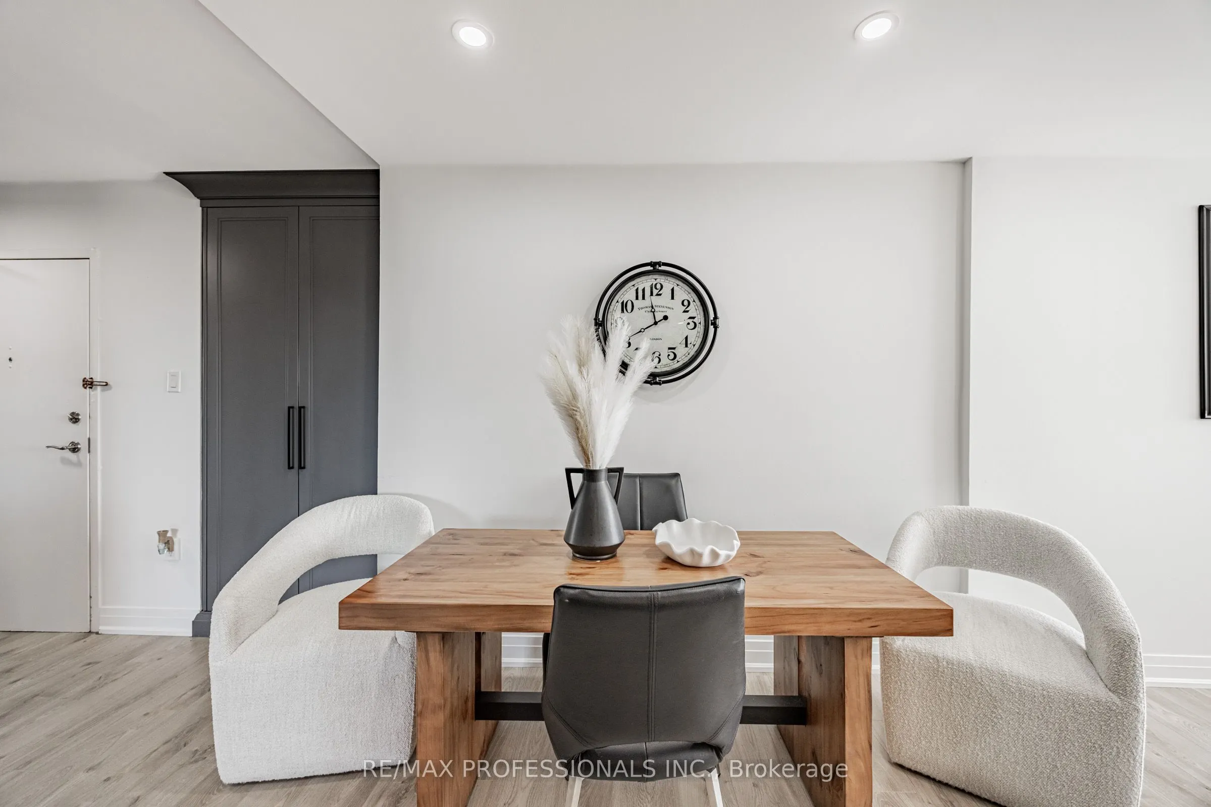 355 Rathburn Road E, #701