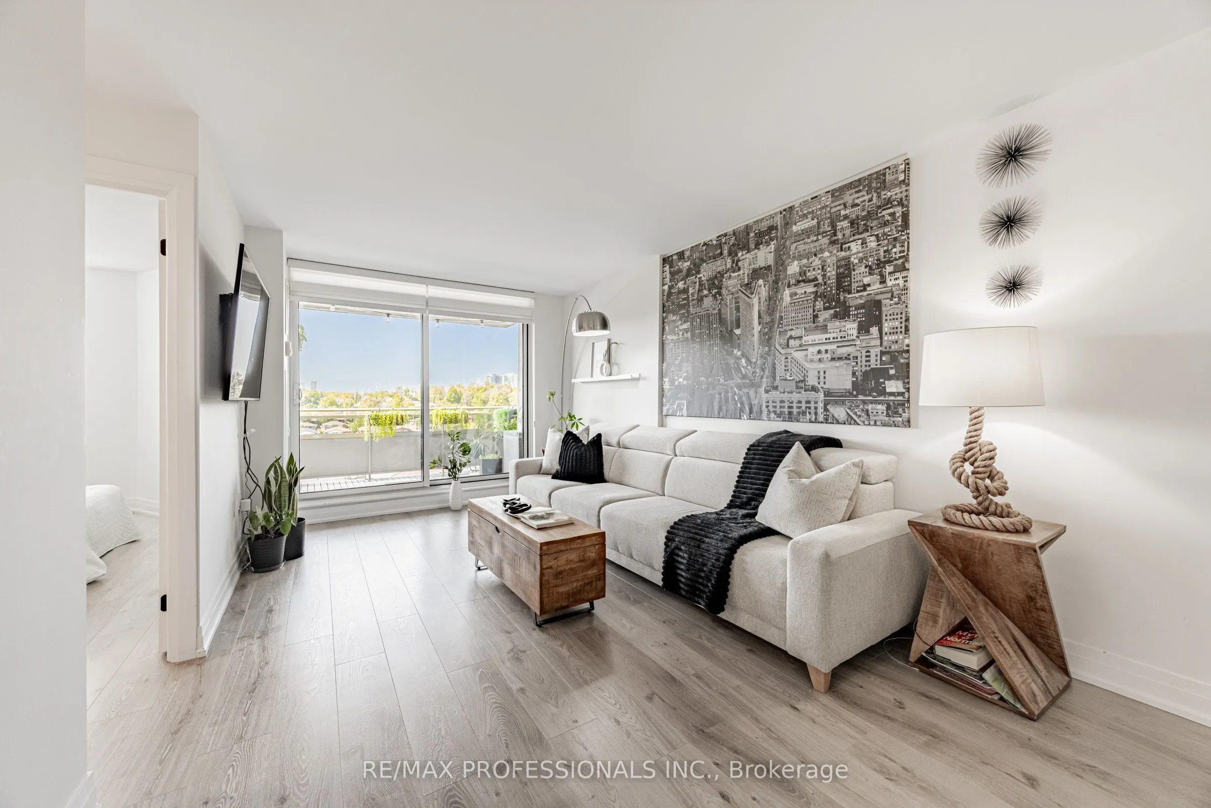 355 Rathburn Road E, #701