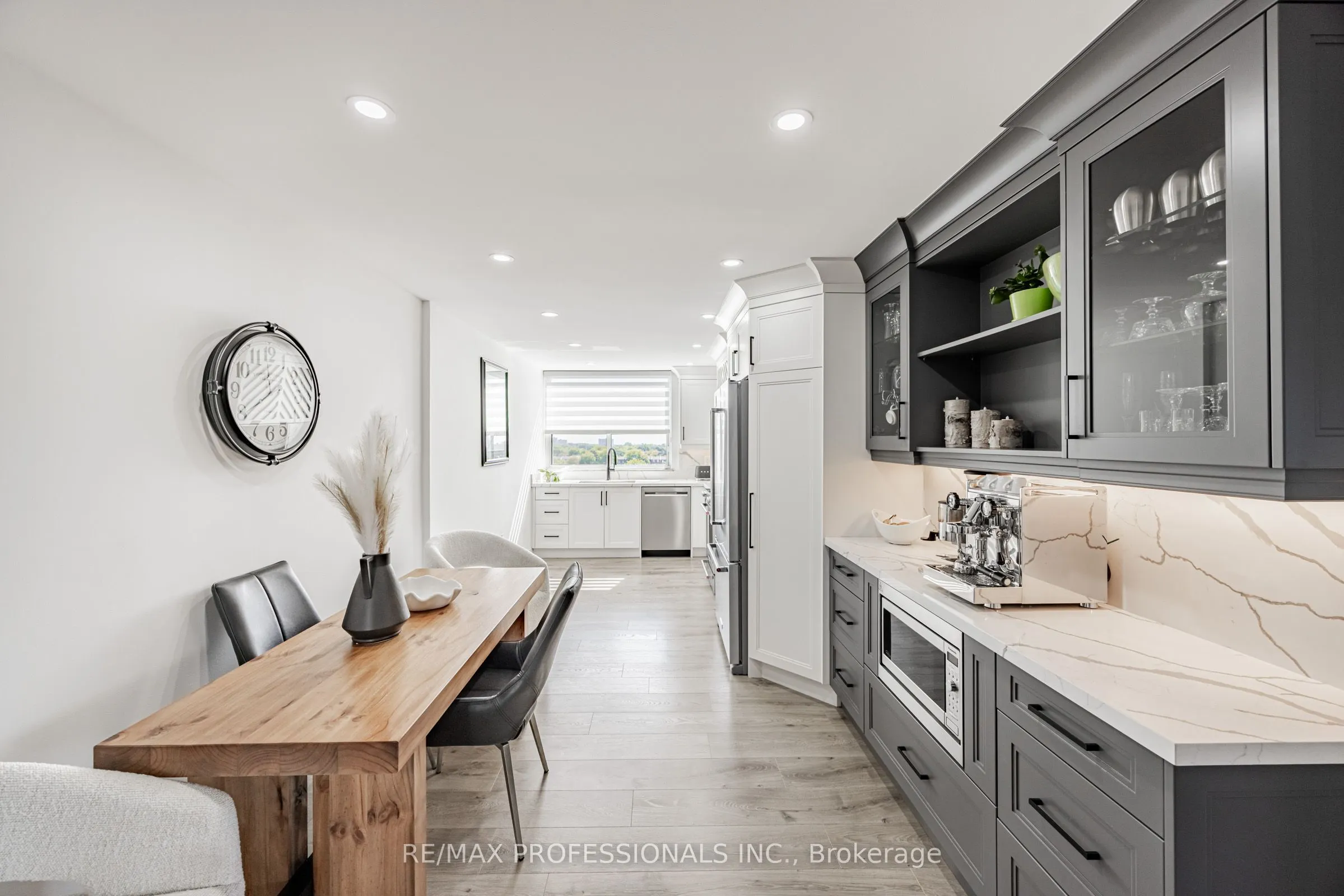 355 Rathburn Road E, #701