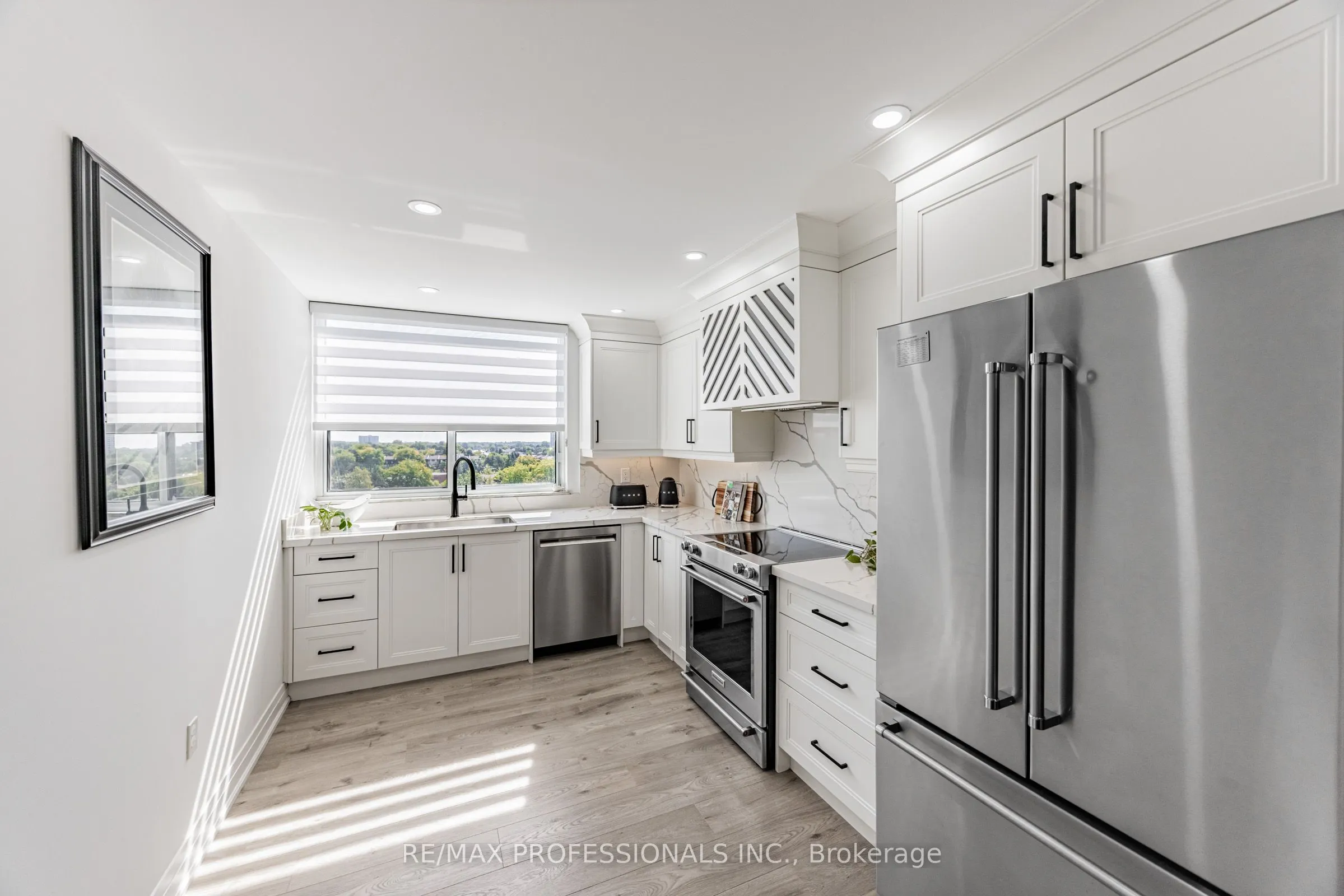 355 Rathburn Road E, #701