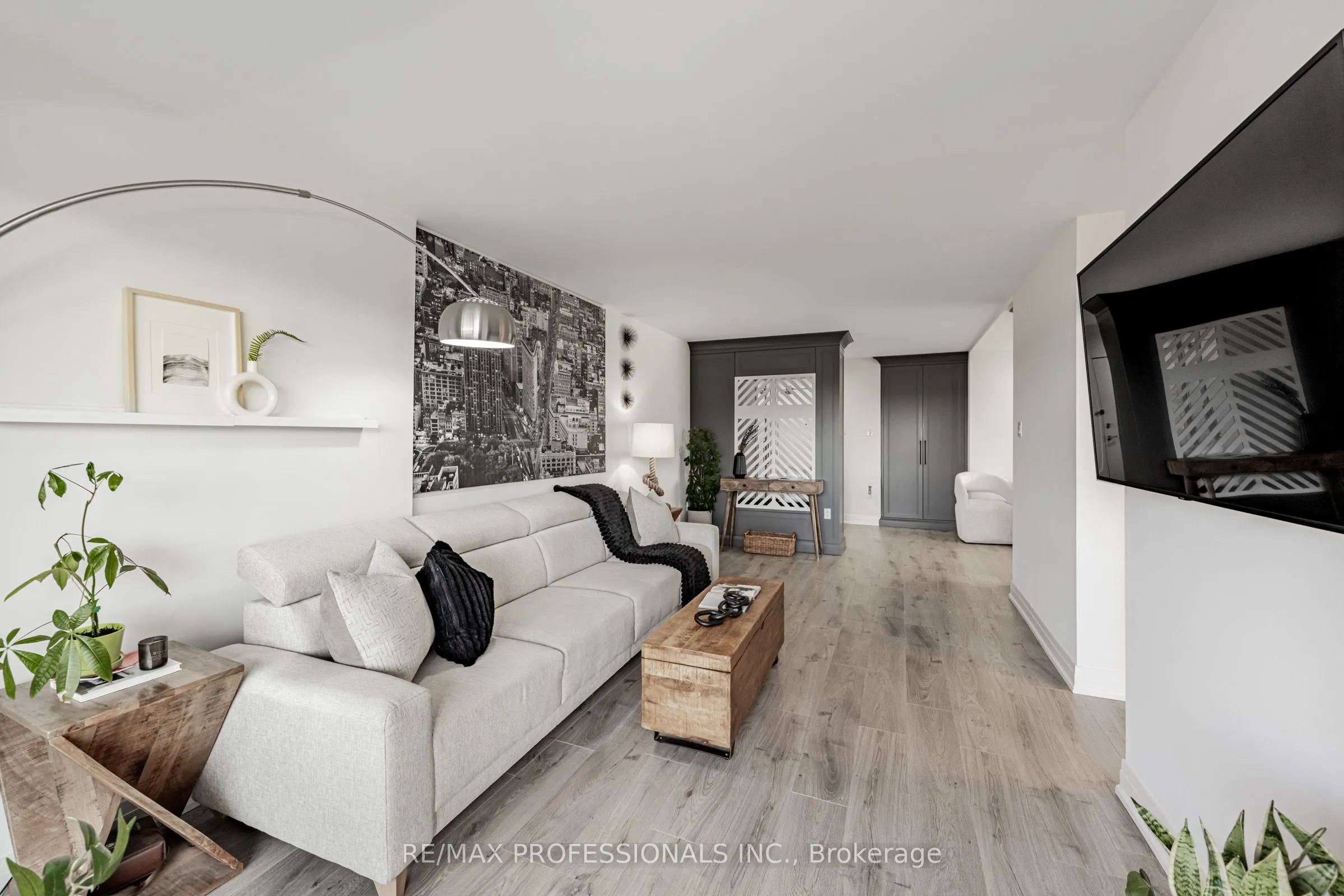 355 Rathburn Road E, #701