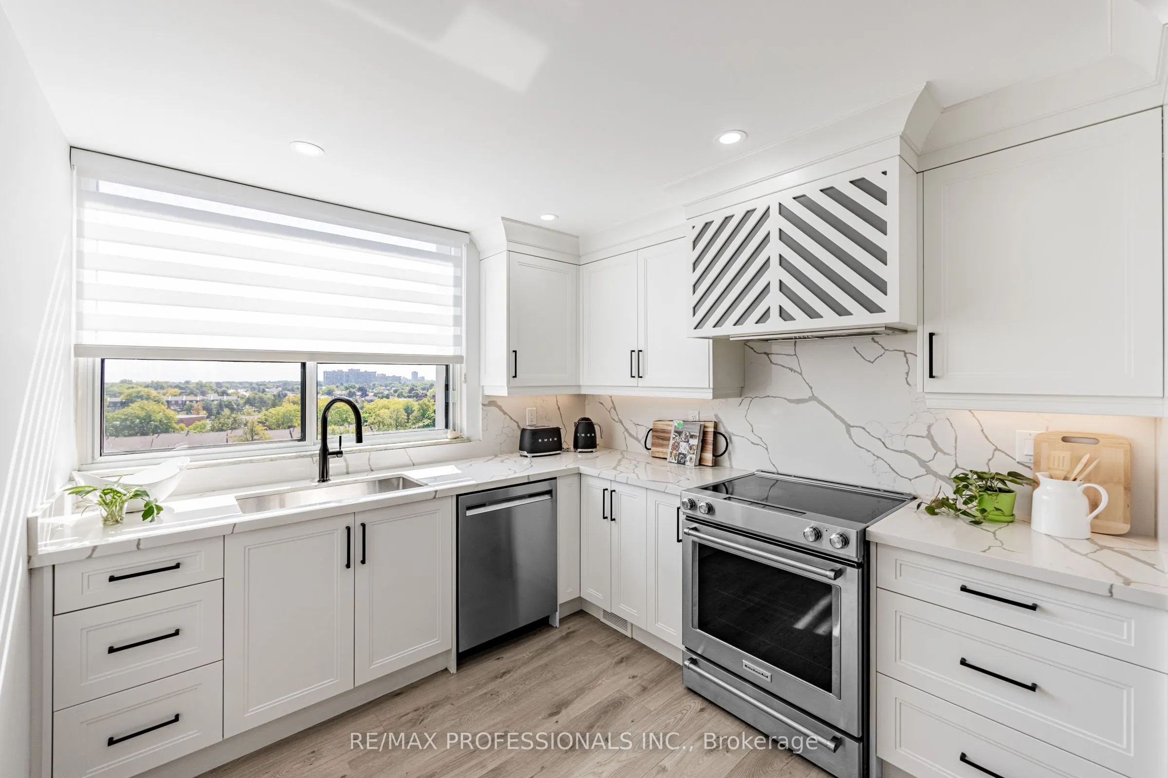 355 Rathburn Road E, #701