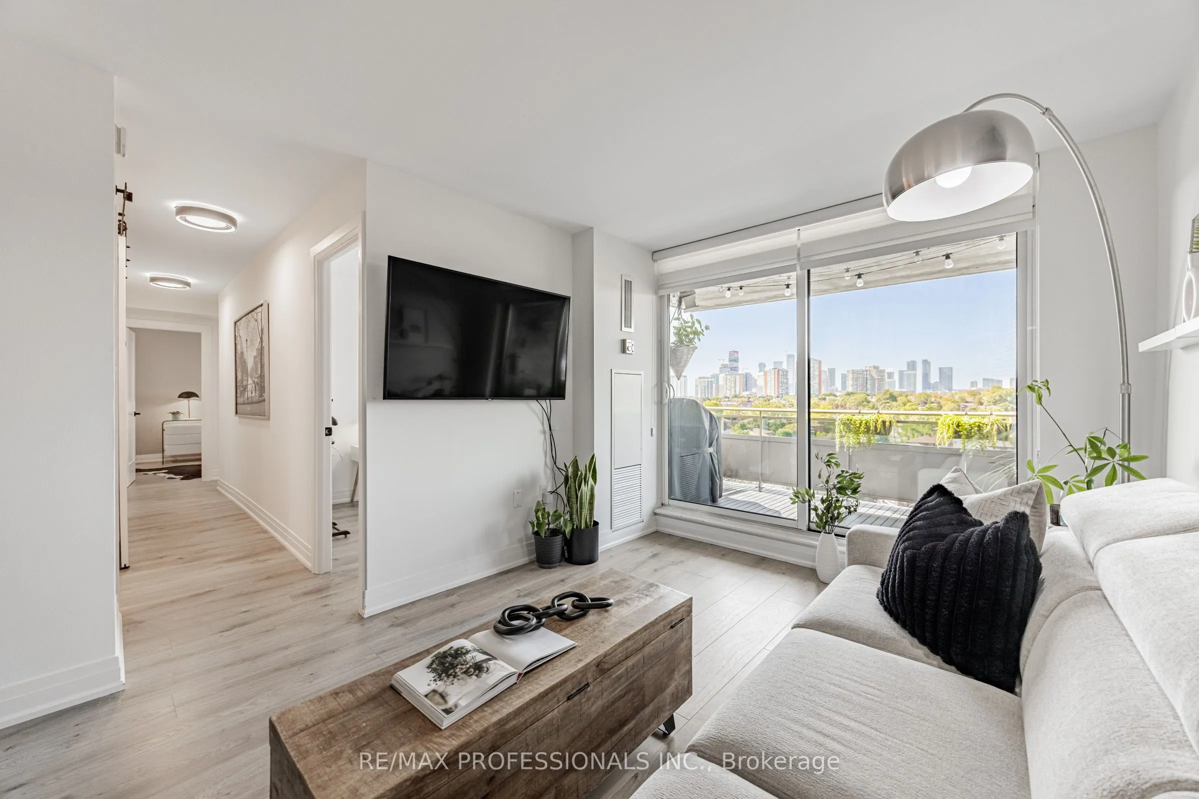 355 Rathburn Road E, #701
