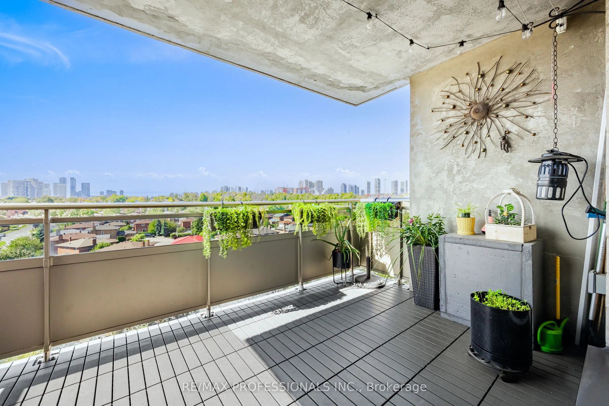 355 Rathburn Road E, #701