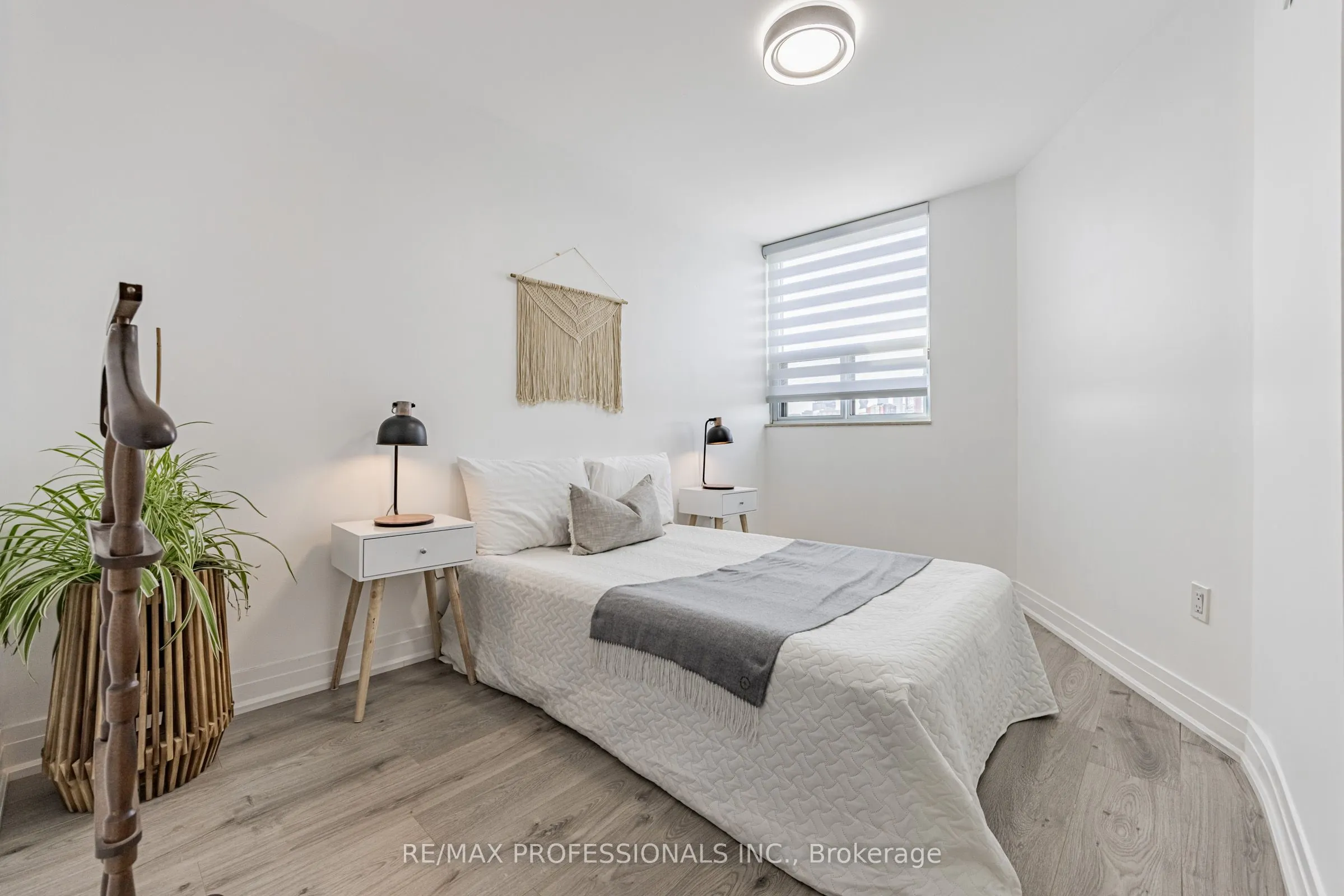 355 Rathburn Road E, #701