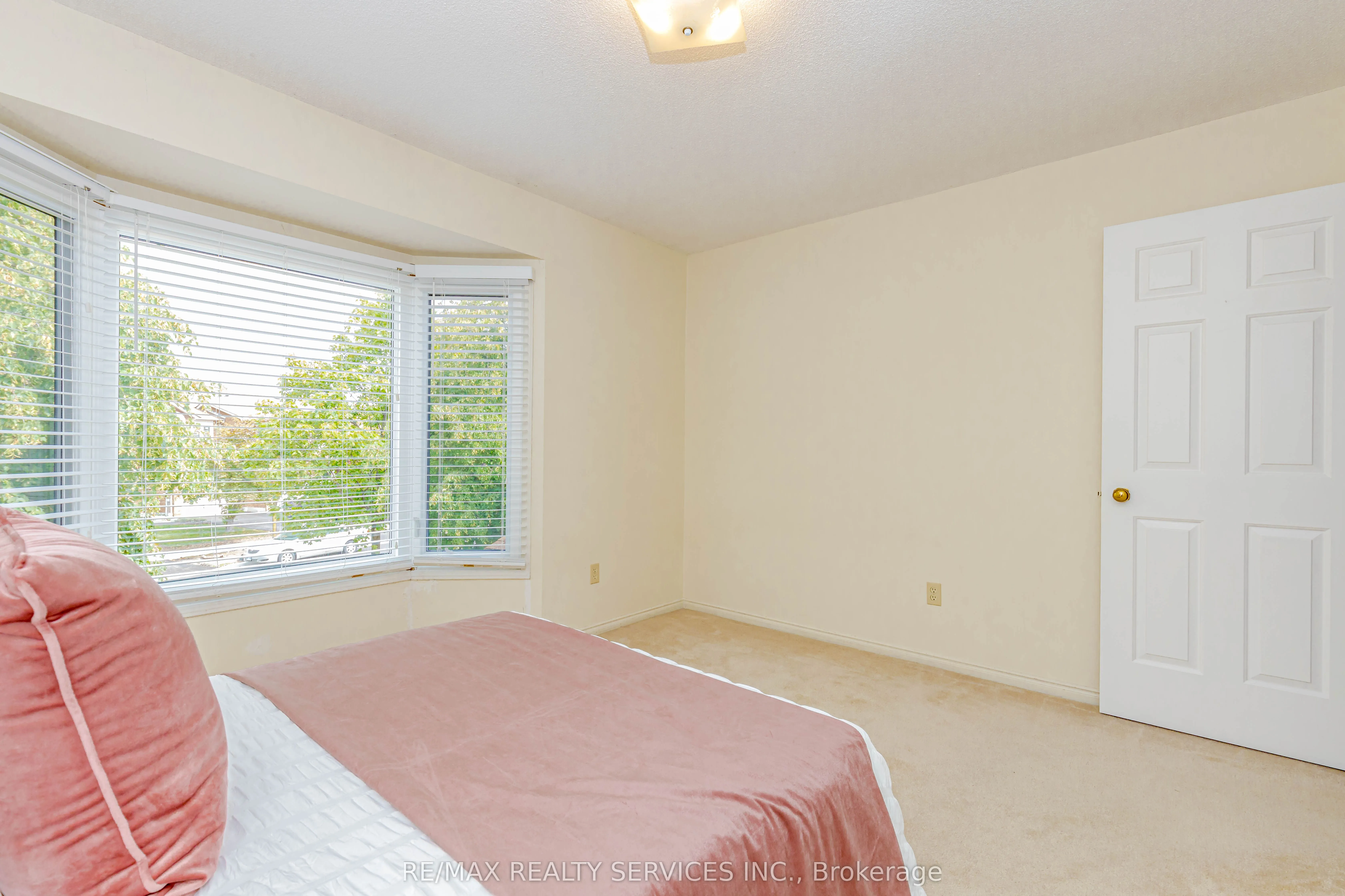 5028 Northern Lights Circle