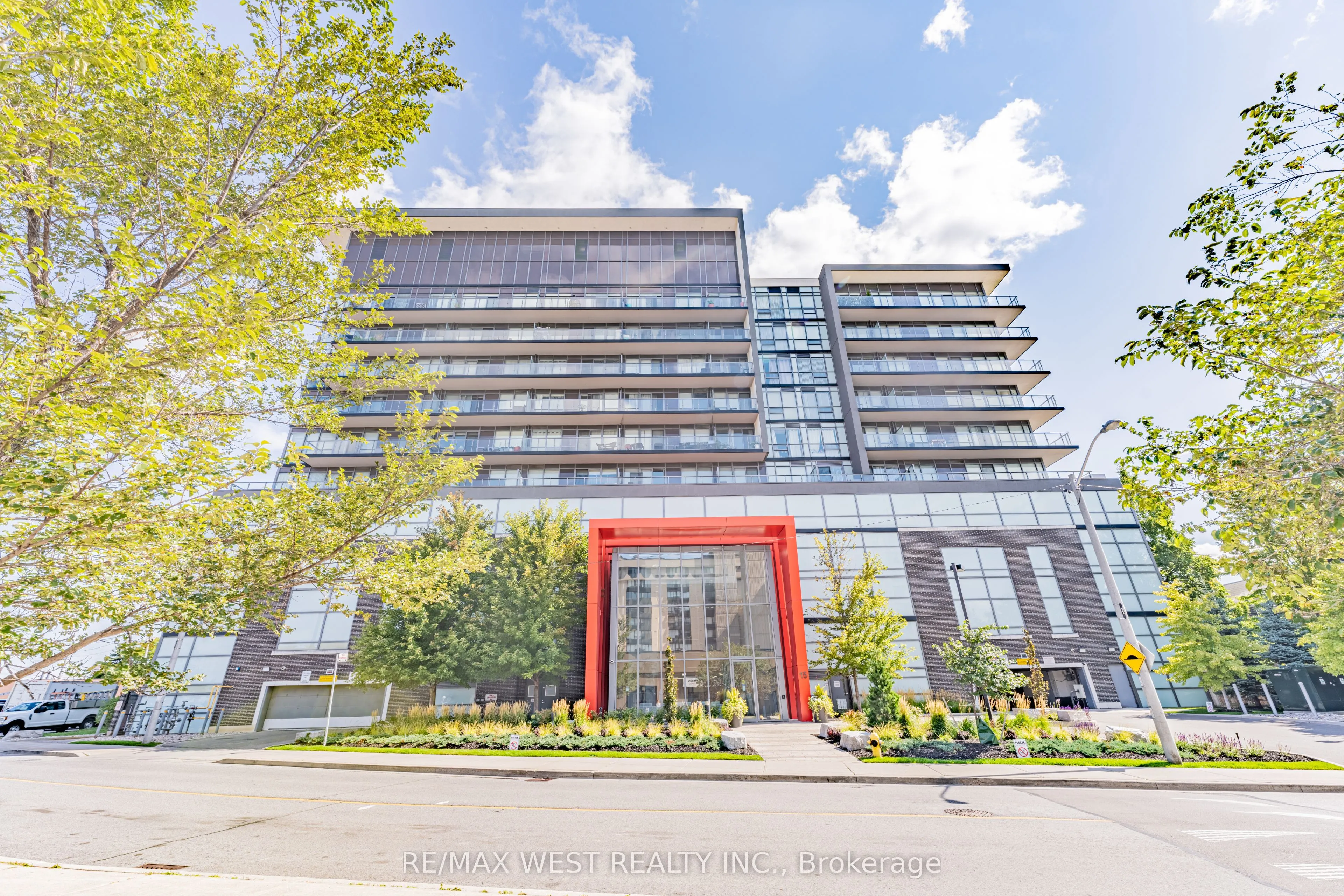 15 James Finlay Way, #627