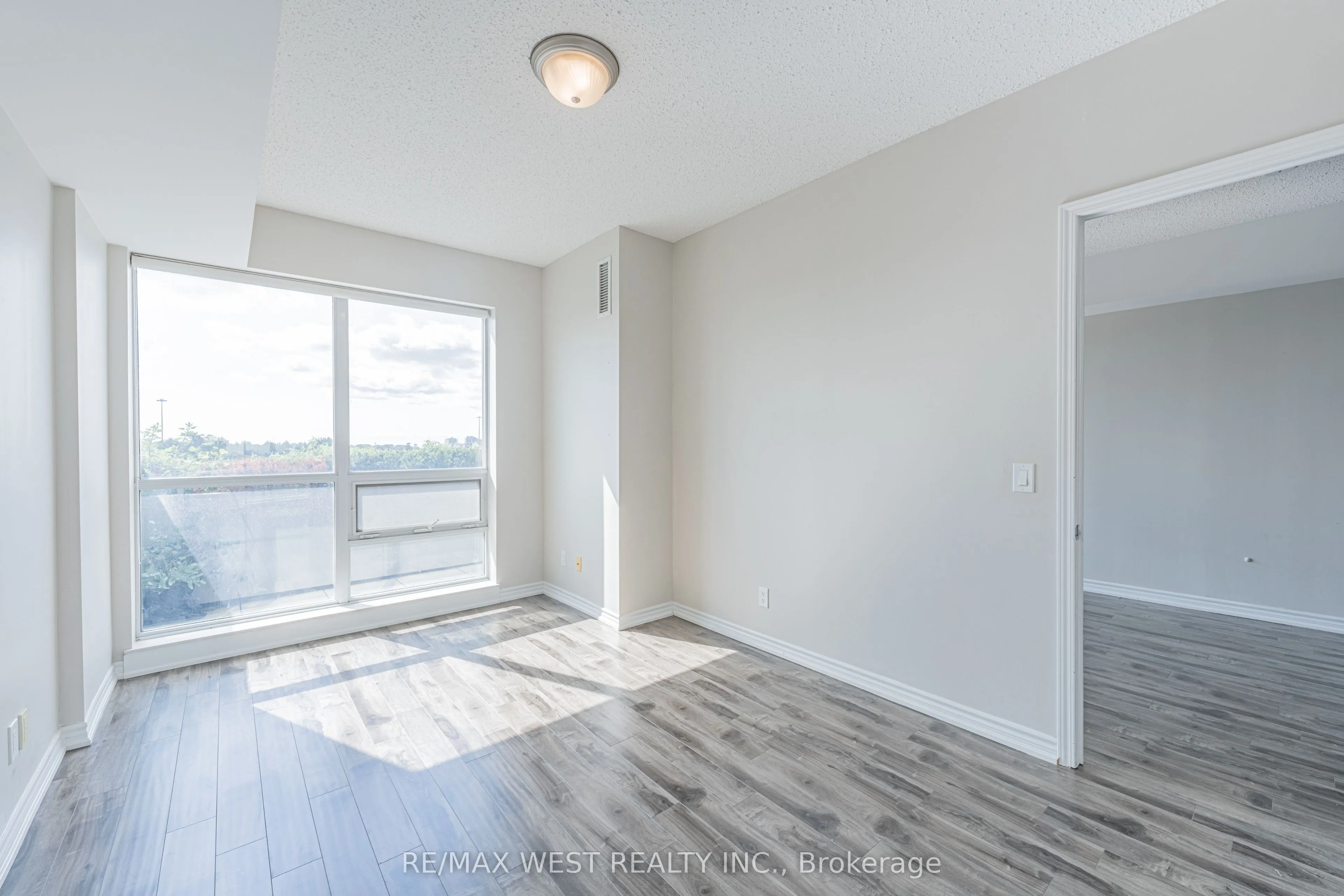 15 James Finlay Way, #627