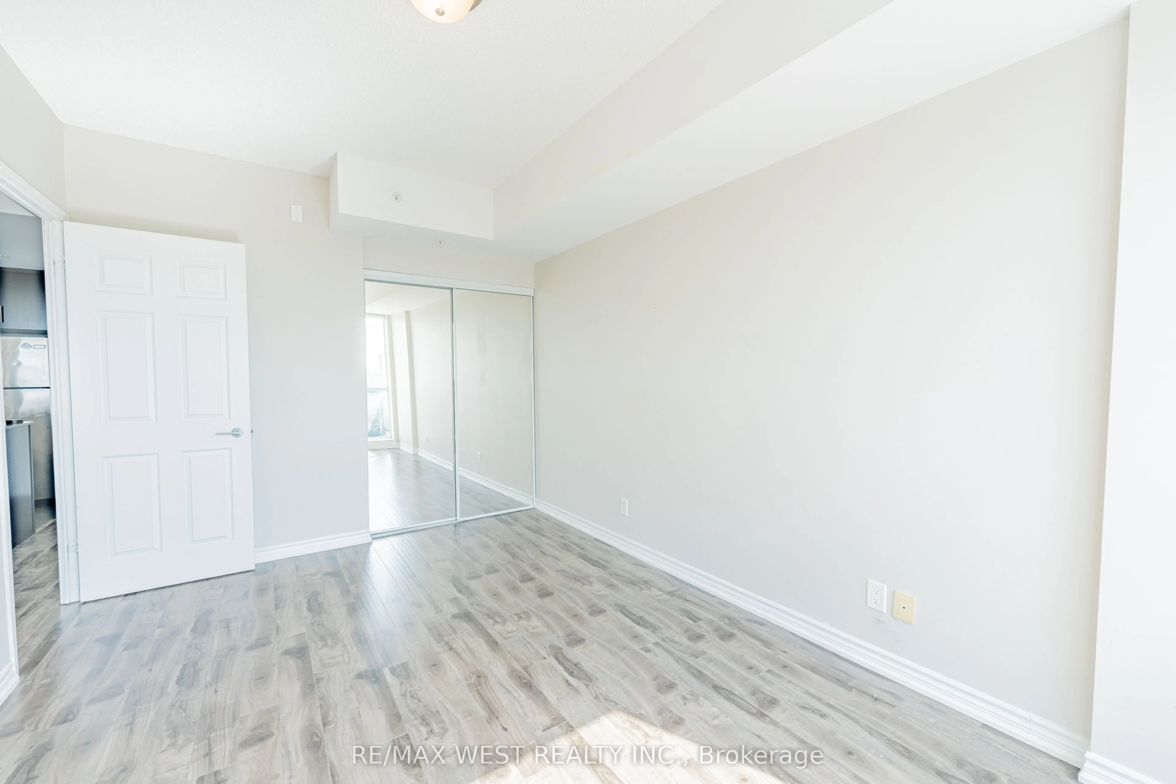 15 James Finlay Way, #627