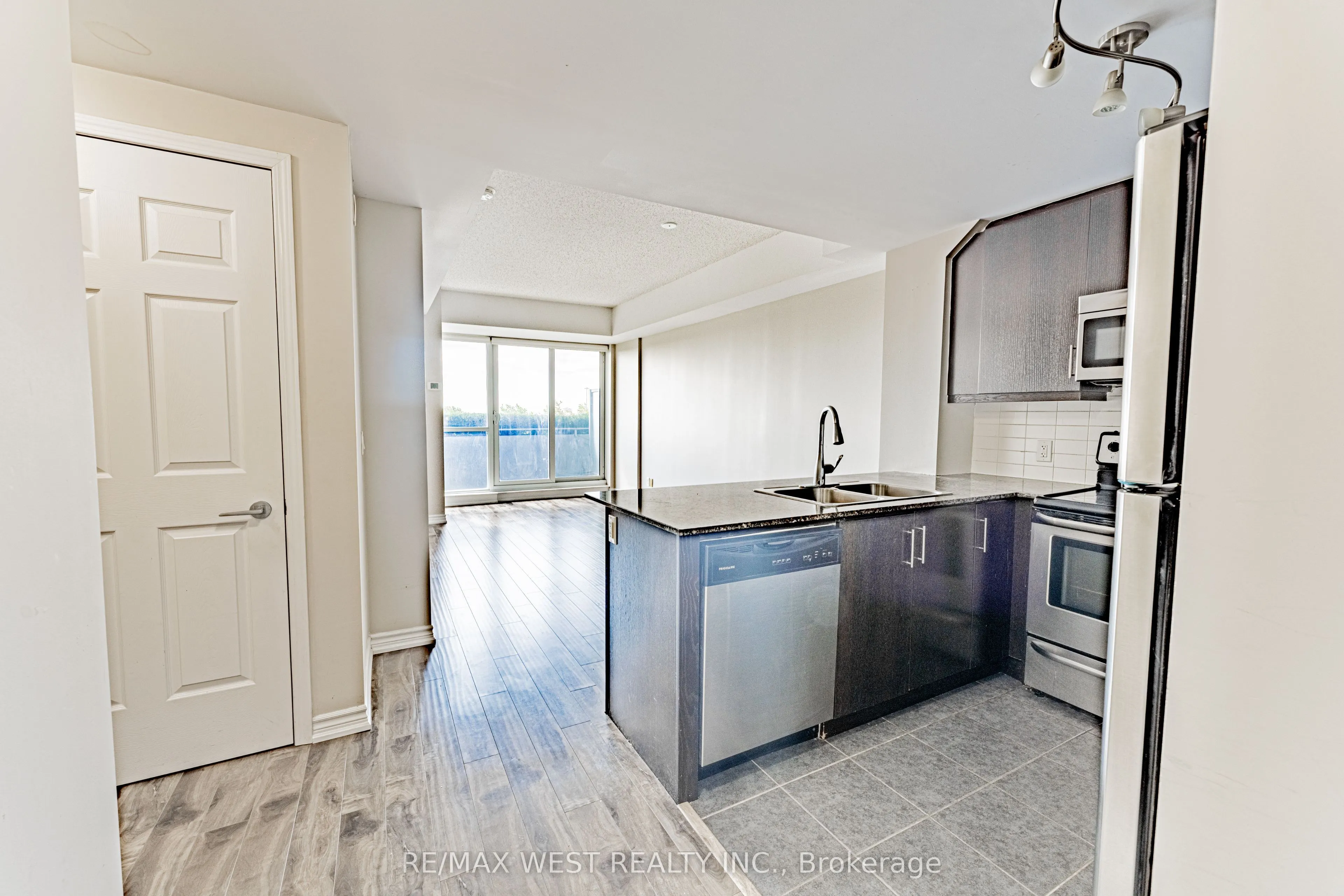15 James Finlay Way, #627